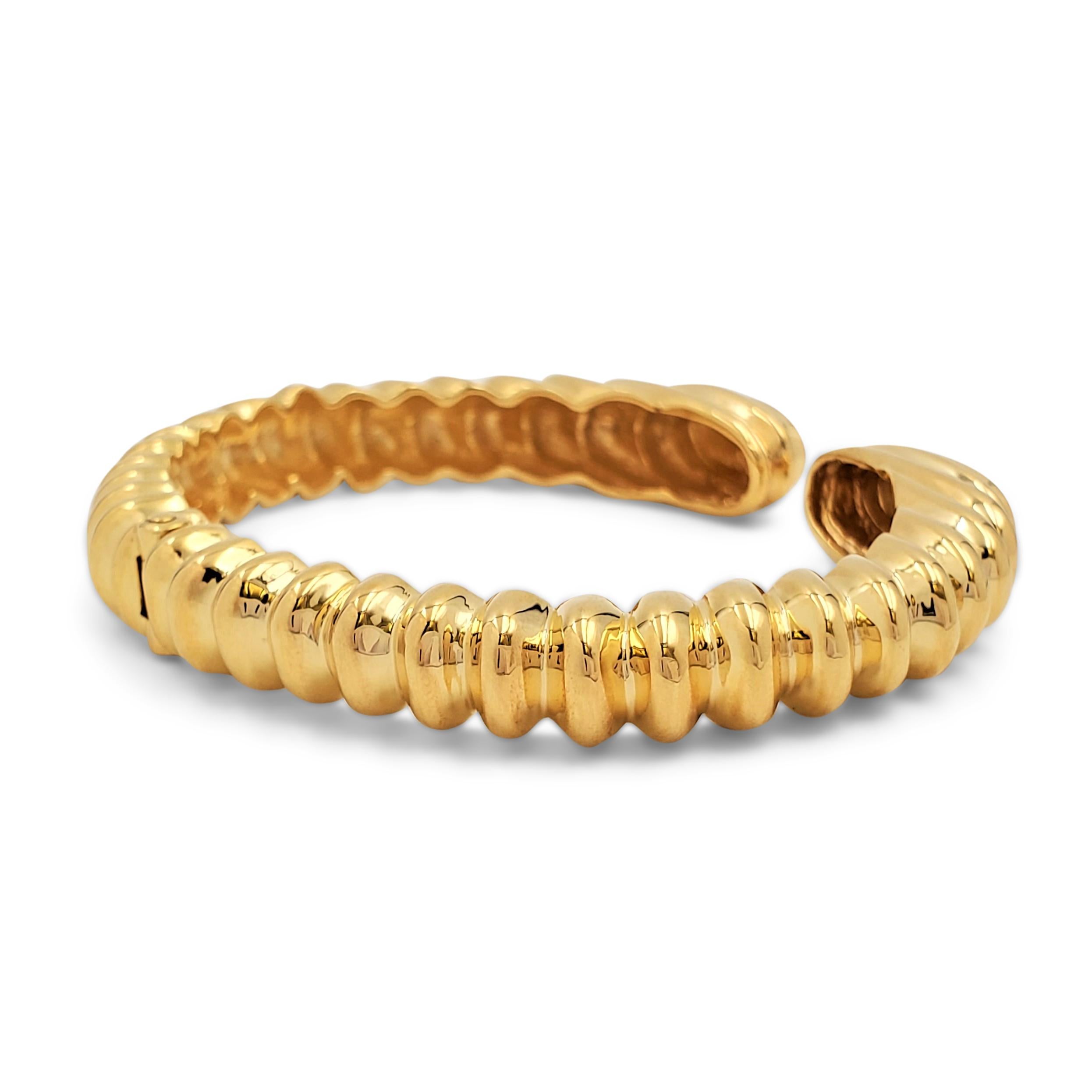 Robert Wander Yellow Gold Ribbed Bangle Set 1