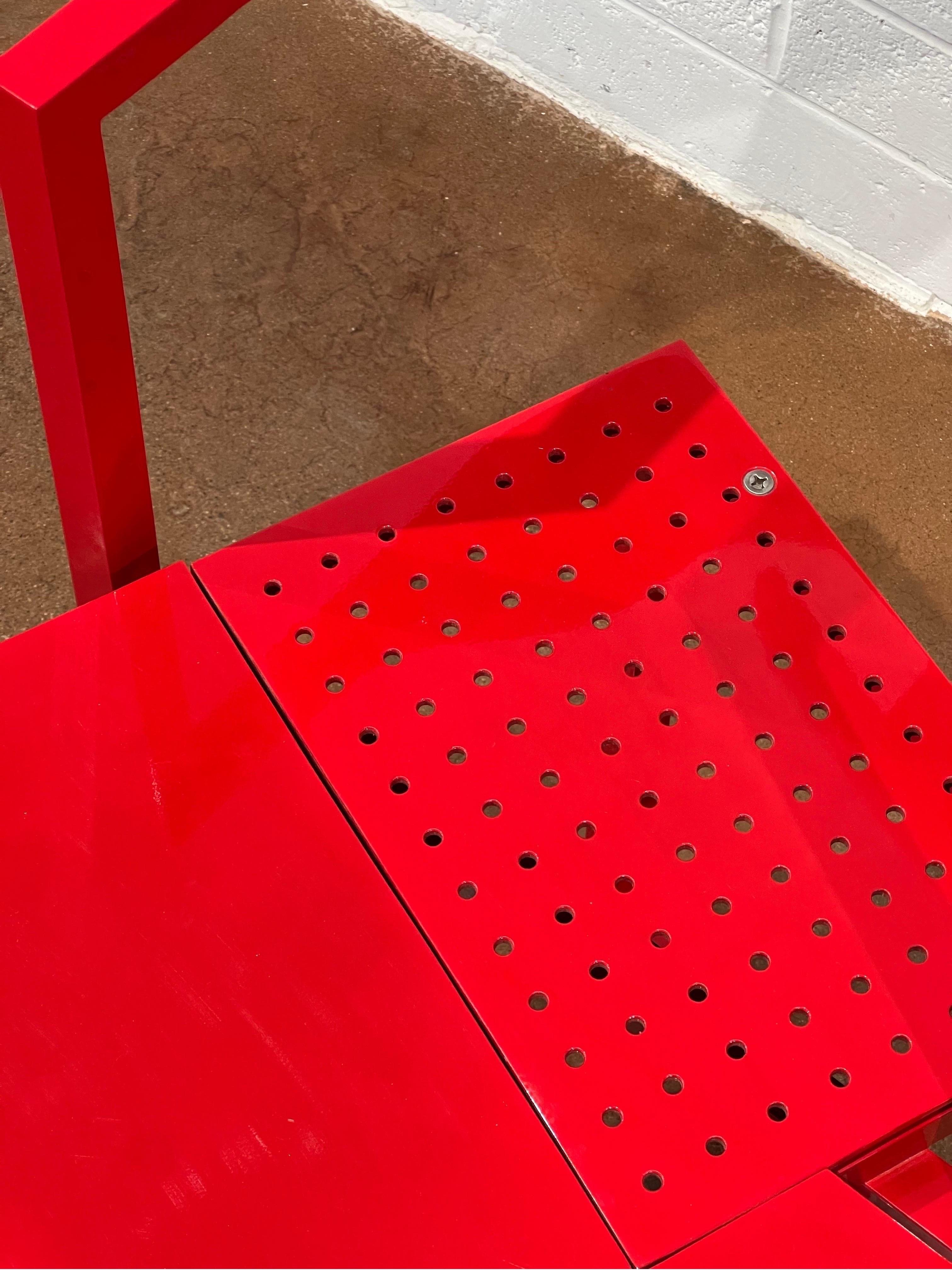 Postmoderne Prototype de chaise Robert Whitton rouge manteau en poudre en vente