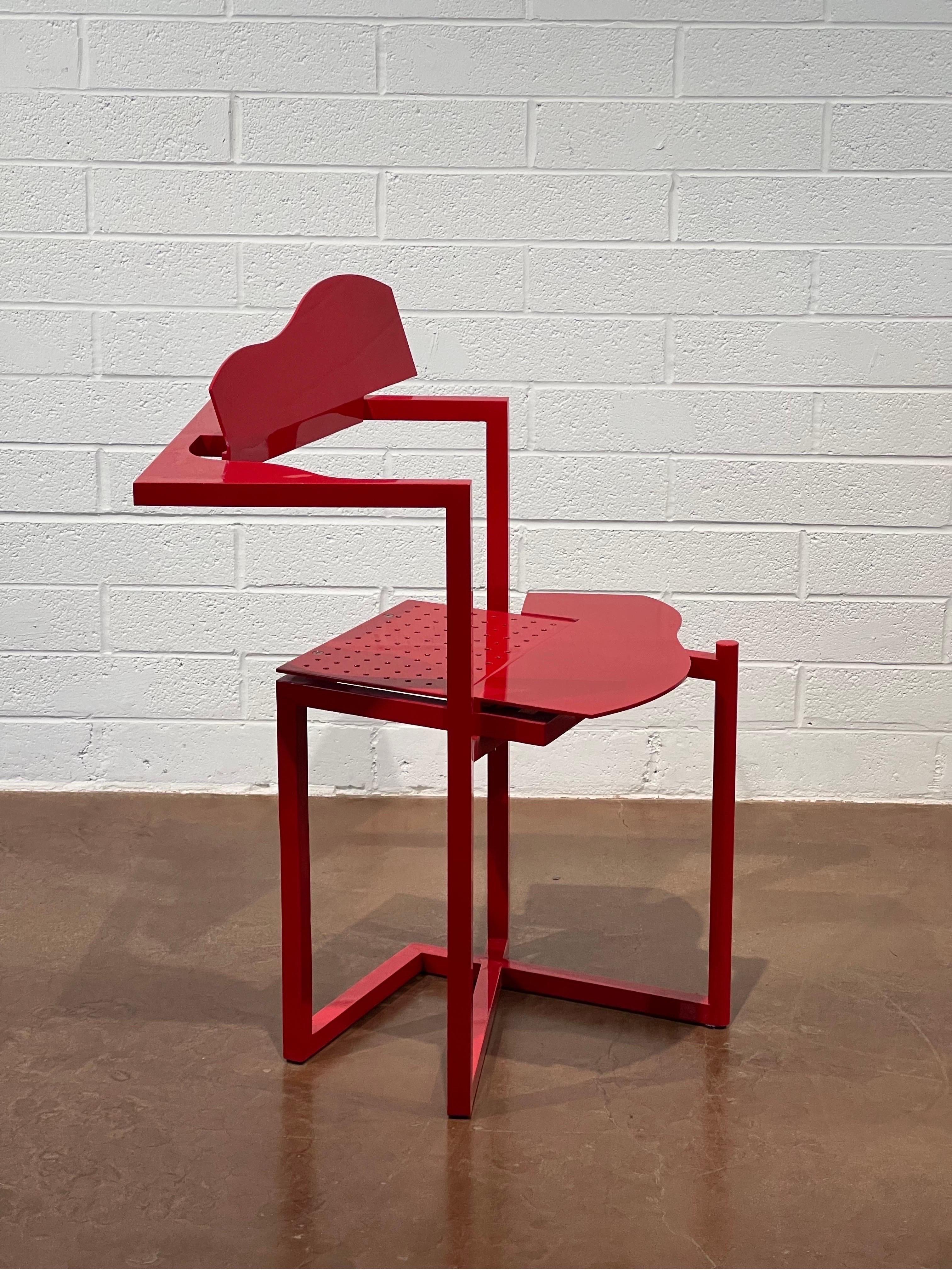 Prototype de chaise Robert Whitton rouge manteau en poudre Bon état - En vente à Phoenix, AZ