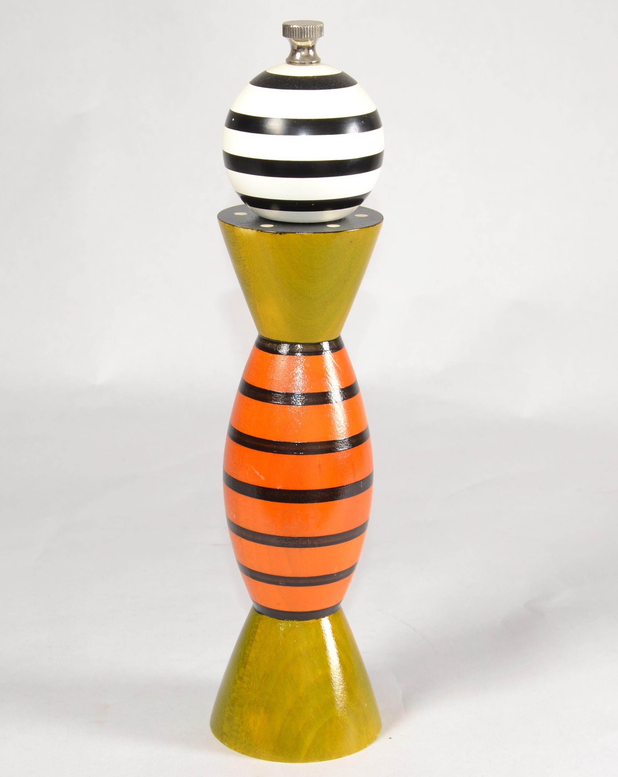 Moderne Robert The Design/One Aeros Salière en bois faite à la main Moulin à poivre en vente