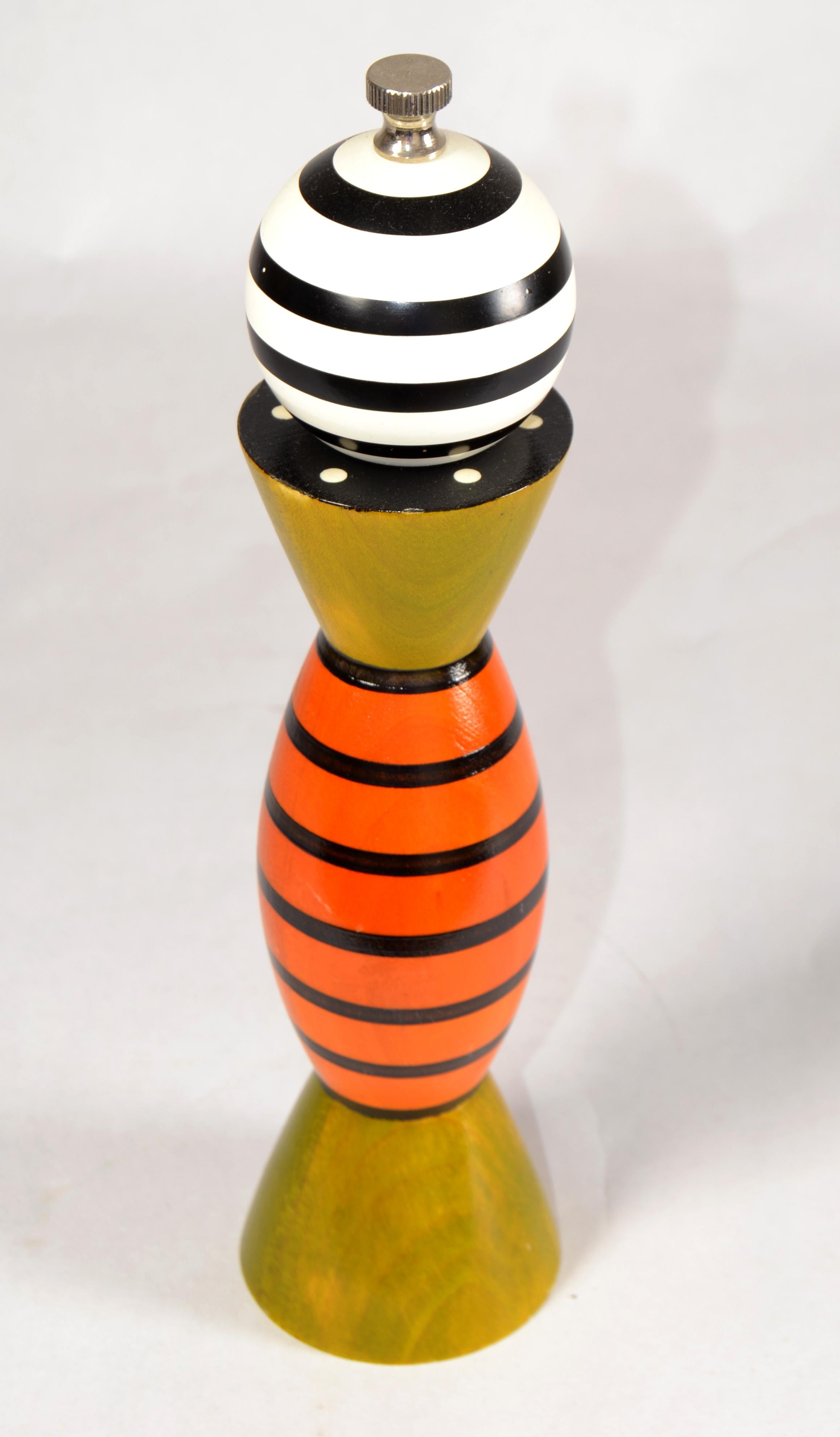 Américain Robert The Design/One Aeros Salière en bois faite à la main Moulin à poivre en vente