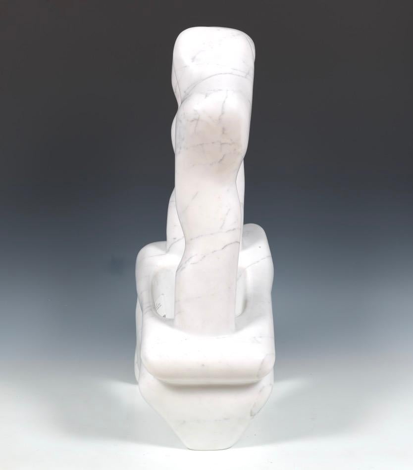 Forme en marbre blanc - Abstrait Sculpture par Robert Winslow
