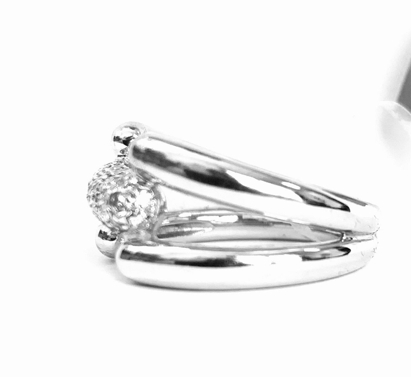 Roberta Kollektion Ring aus 18 Karat Weißgold und Diamanten (Brillantschliff) im Angebot
