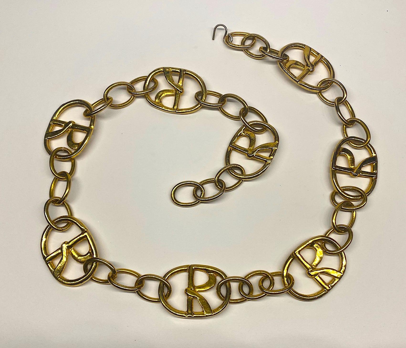 A rare wide Roberta di Camerino gold link belt from the 1960s to 1970s. The belt is a rare design in that it is a large width. Each smaller oval link is .88 tall by 1.25 inches long. The larger oval links with Roberta's icon wrapped initial 