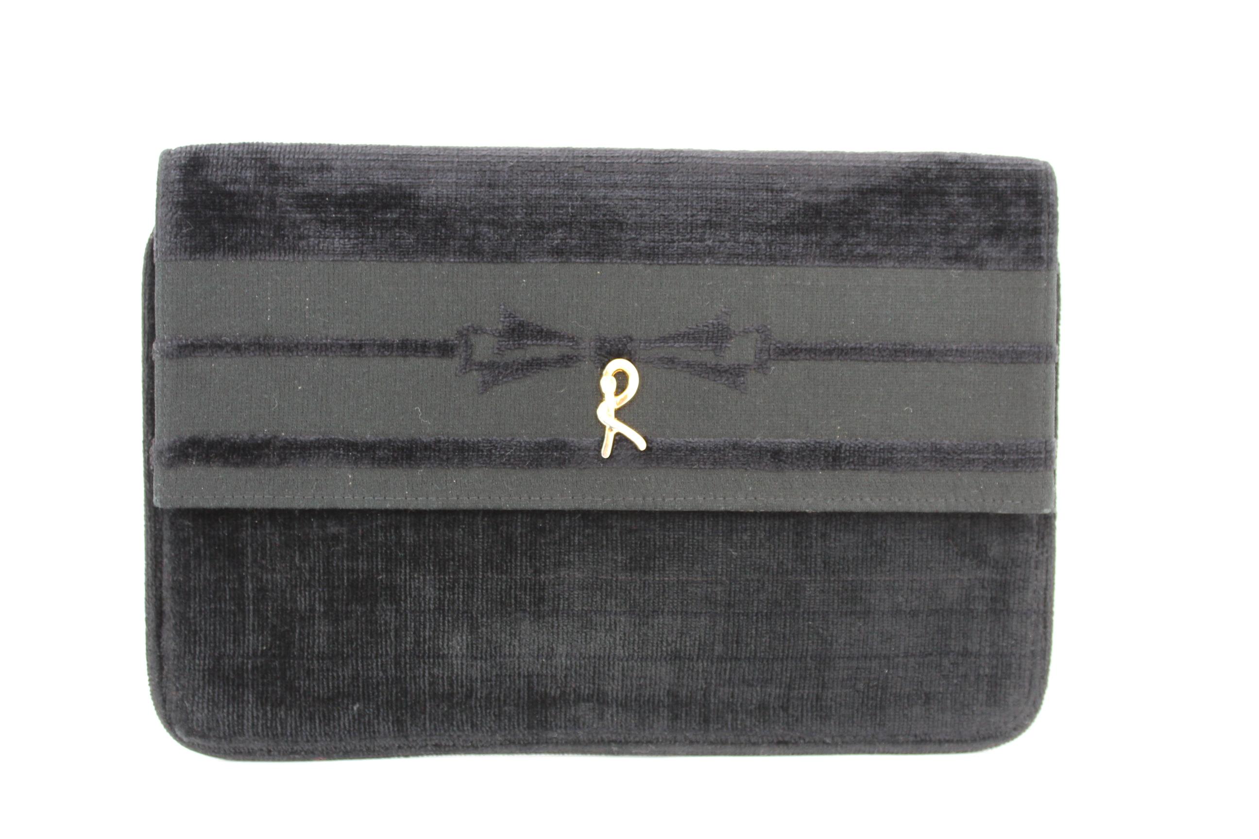 Looking for a vintage piece to add to your collection? Look no further than this elegant Roberta di Camerino clutch bag from the 80s. Crafted from soft velvet in a classic black hue, this stunning bag features gold details and a clip closure that