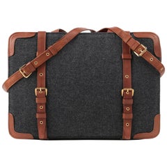 ROBERTA DI CAMERINO c.1976 Bolso de doble hebilla de lana gris y cuero marrón