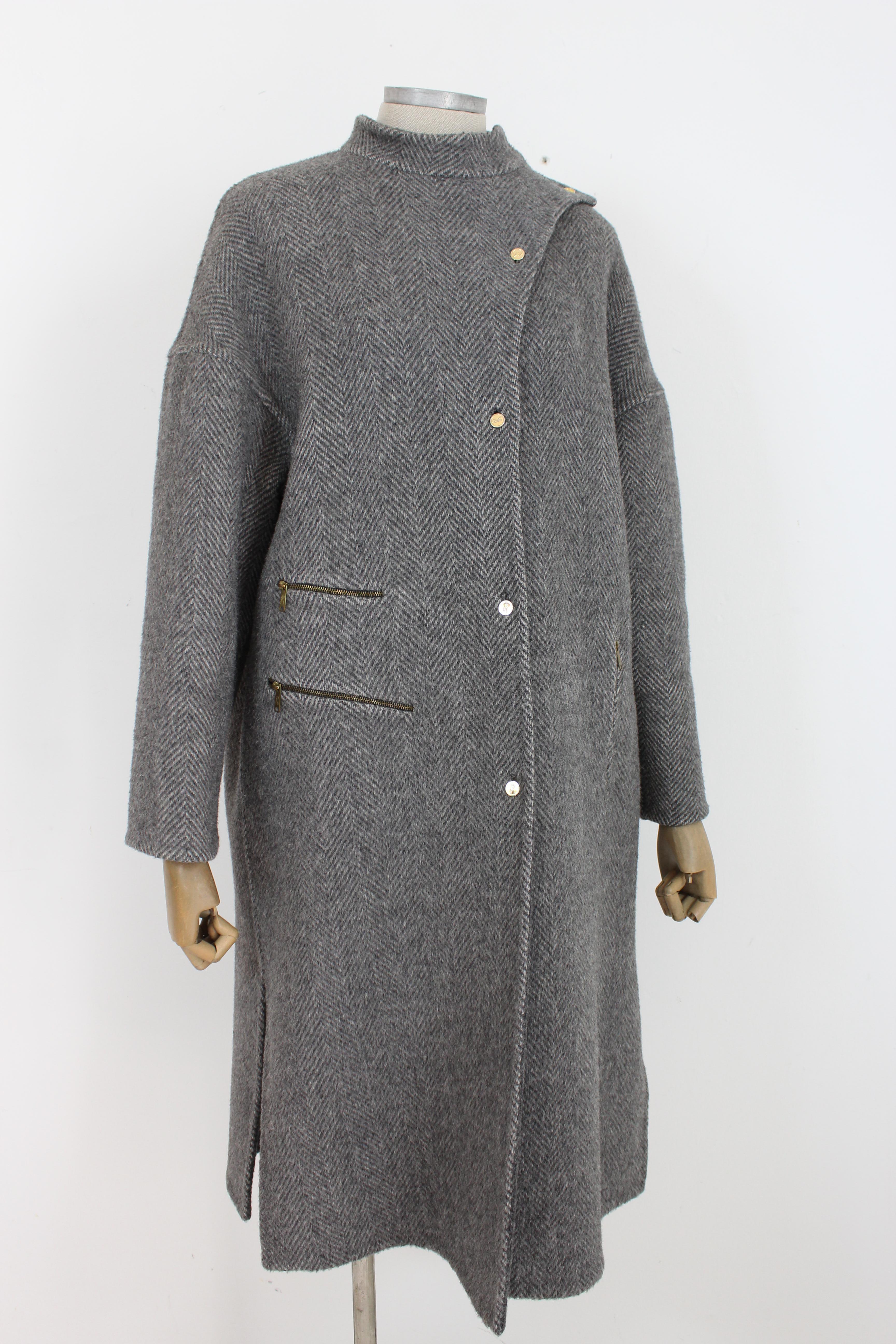 Roberta di Camerino Gray Alpaca Herringbone Vintage Coat In Excellent Condition In Brindisi, Bt