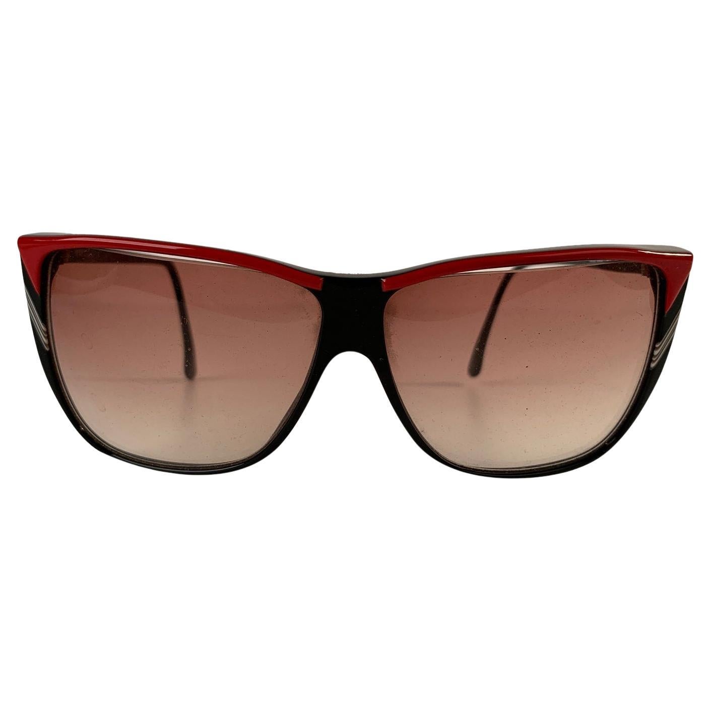Roberta di Camerino Vintage Black and Red Cat Eye Sunglasses R56