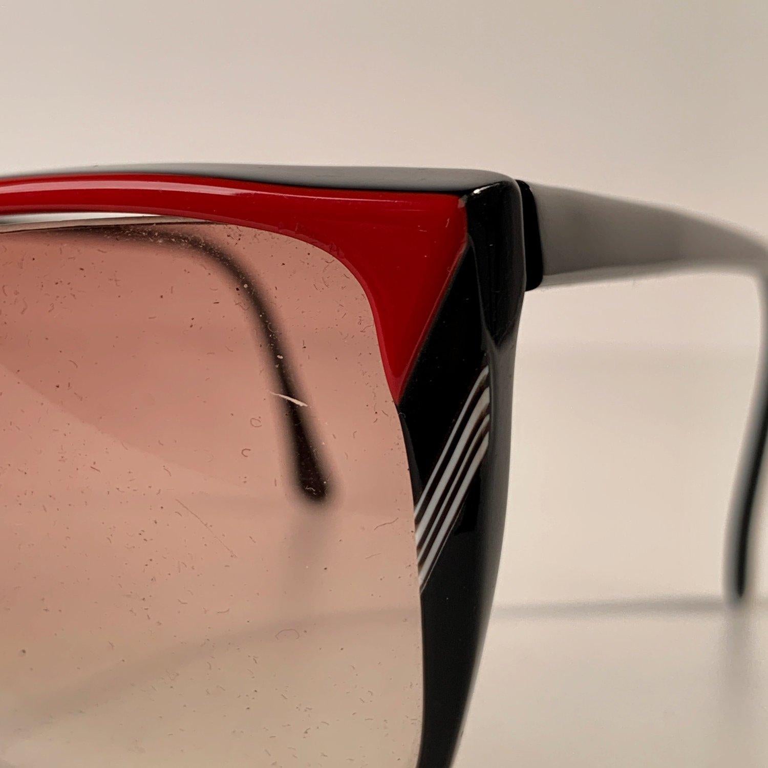 Roberta di Camerino Vintage schwarz-rote quadratische Sonnenbrille R56 Damen im Angebot