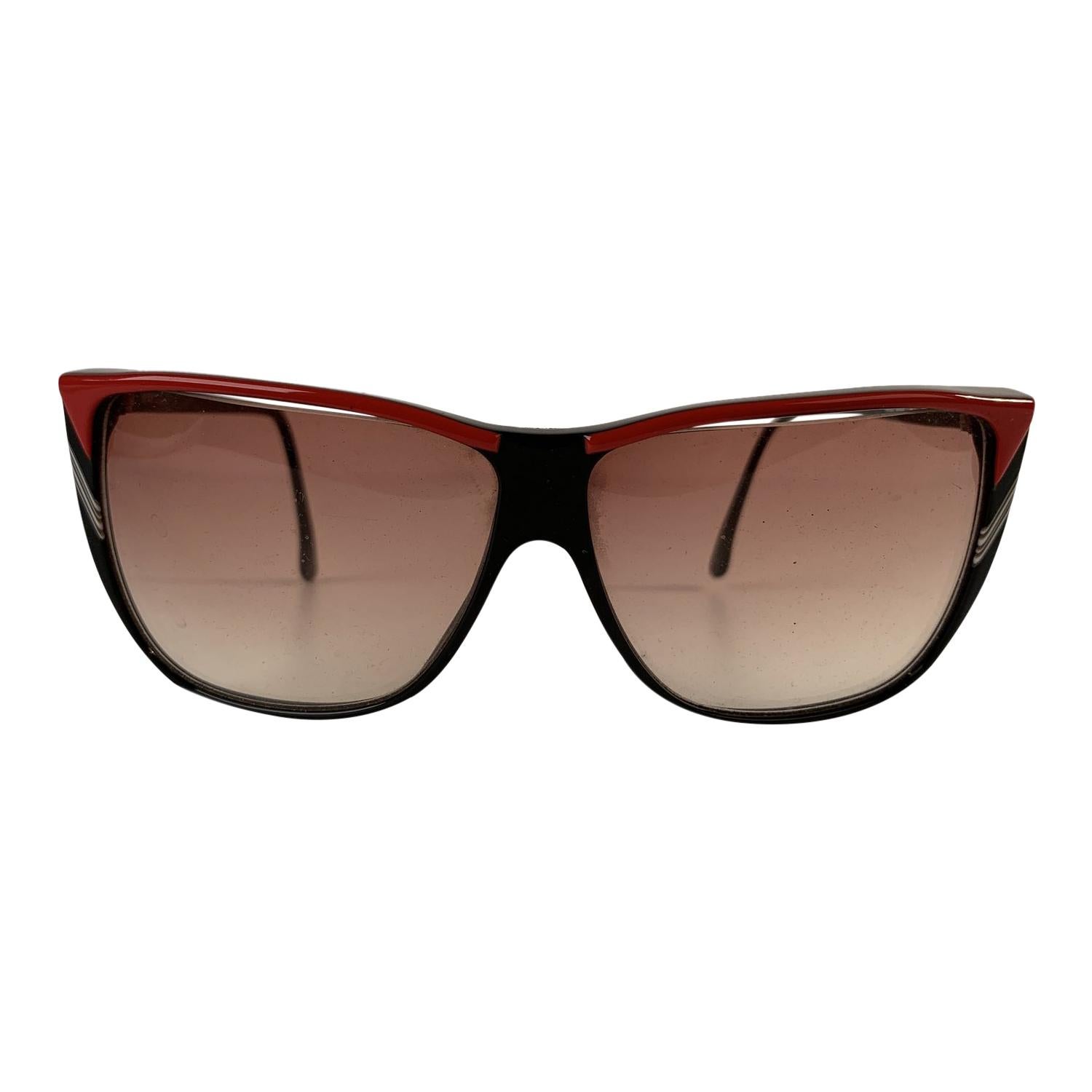 Roberta di Camerino Vintage schwarz-rote quadratische Sonnenbrille R56 im Angebot