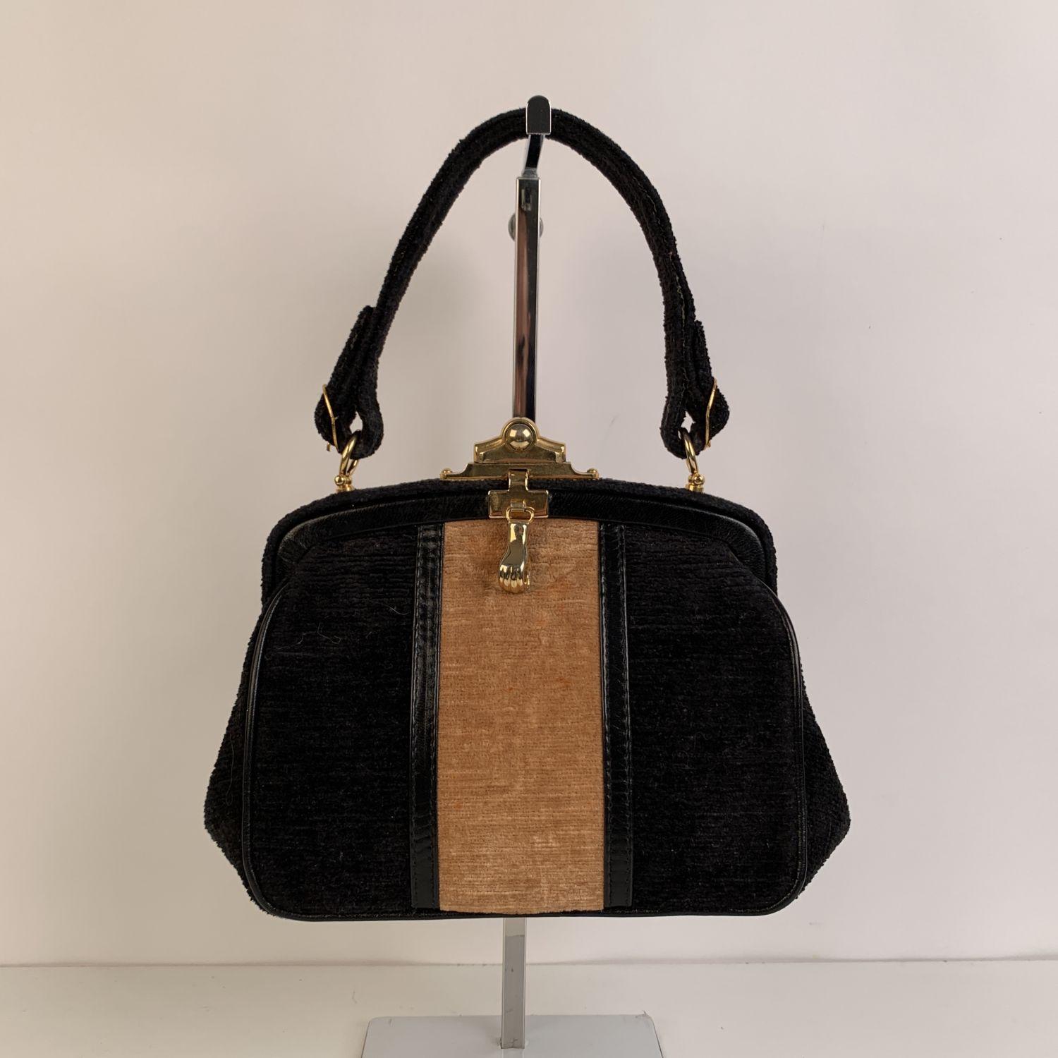 ROBERTA DI CAMERINO velvet handbag. Classic style in brown and beige velvet with black leather trim. Gold metal hardware. It features a leather top-handle and a push-lock closure. Gold metal hand's pendant on the front. 1 side pocket and 1 side zip