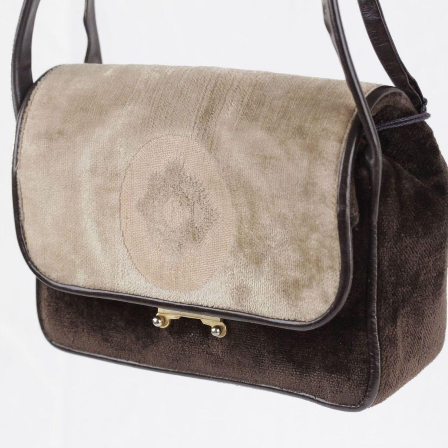 - ROBERTA DI CAMERINO - Made in Italy. 'Made in Italy by ROBERTA DI CAMERINO' embossed inside. Flap with clasp closure. Brown leather internal lining., 2 side open pockets inside. Details MATERIAL: Velvet COLOR: Brown MODEL: - GENDER: Women COUNTRY