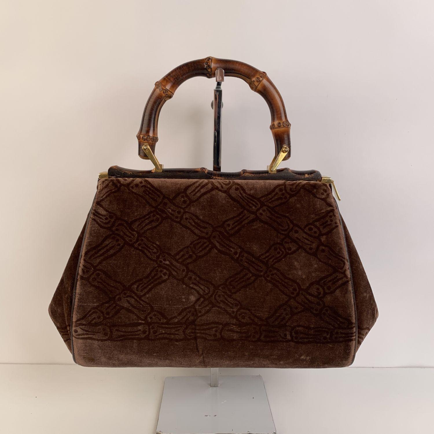 ROBERTA DI CAMERINO velvet handbag. Classic style in brown velvet with bamboo frame and handle. Gold metal hardware. It features side pull-lock closure. Leather lining. 1 side pocket and 2 side zip pockets inside. 'Made in Italy by Roberta Di