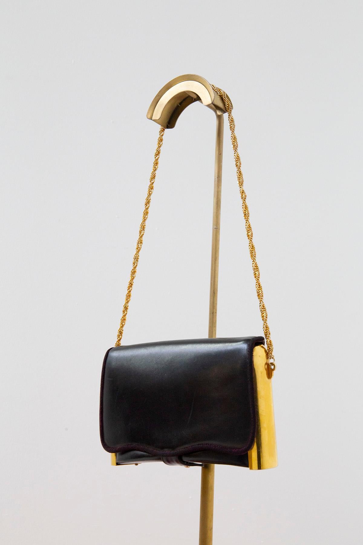 Roberta di Camerino Vintage gold metal shoulder bag In Good Condition For Sale In Milano, IT