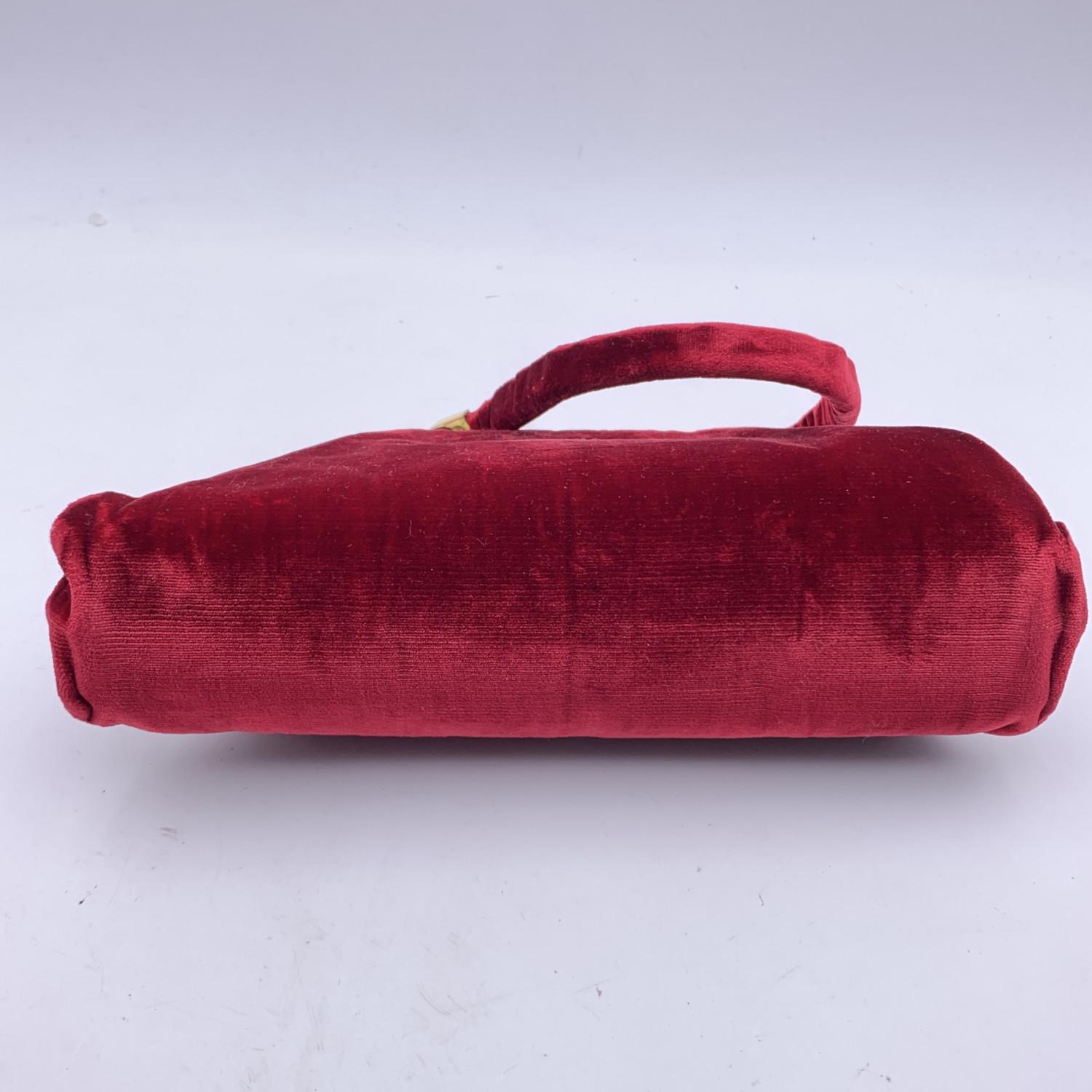 Roberta Di Camerino Vintage Red Velvet Enamel Trapeze Handbag In Good Condition In Rome, Rome