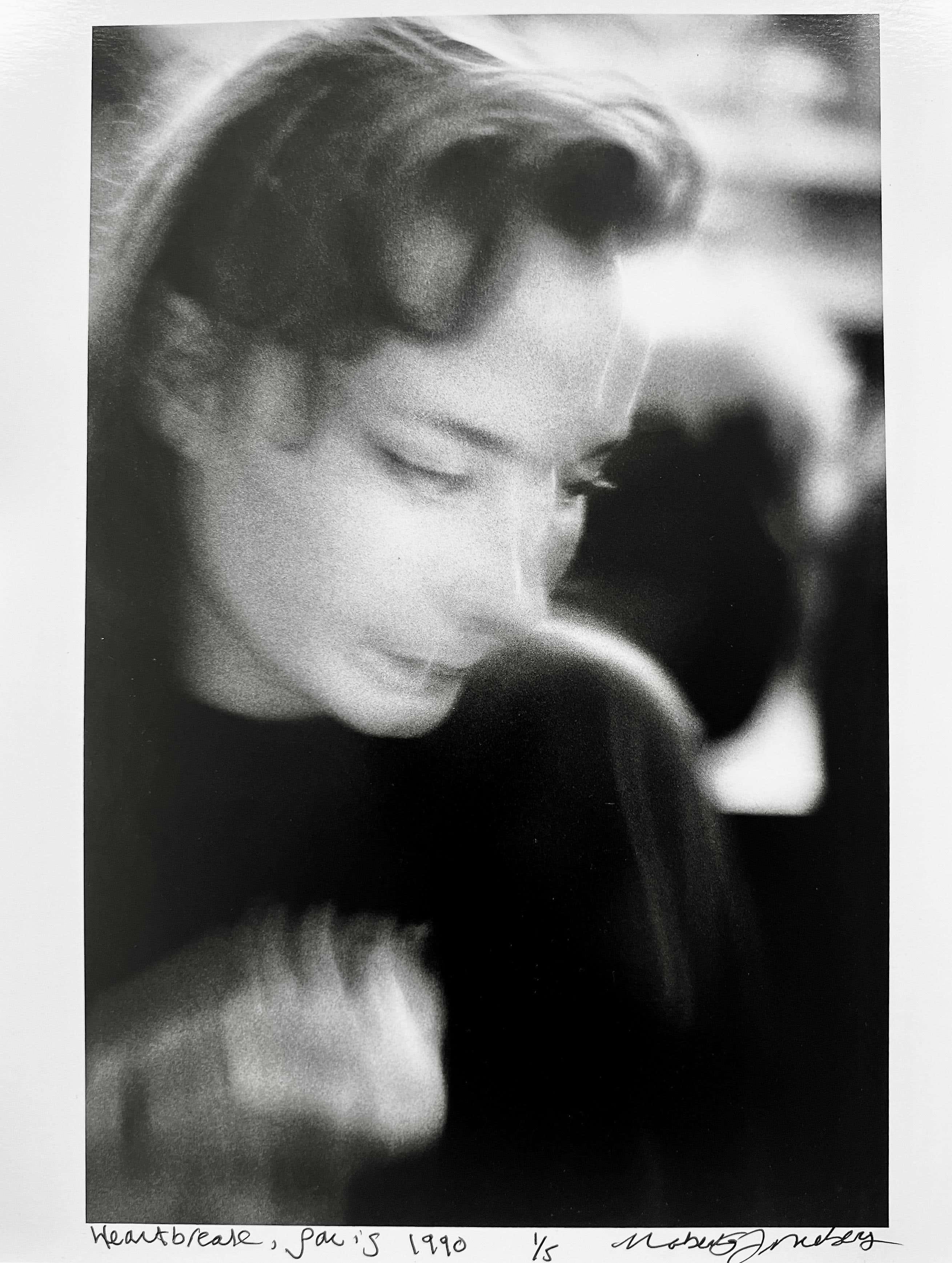 Heartbreak, Photographie figurative en noir et blanc des années 1990 à Paris, France