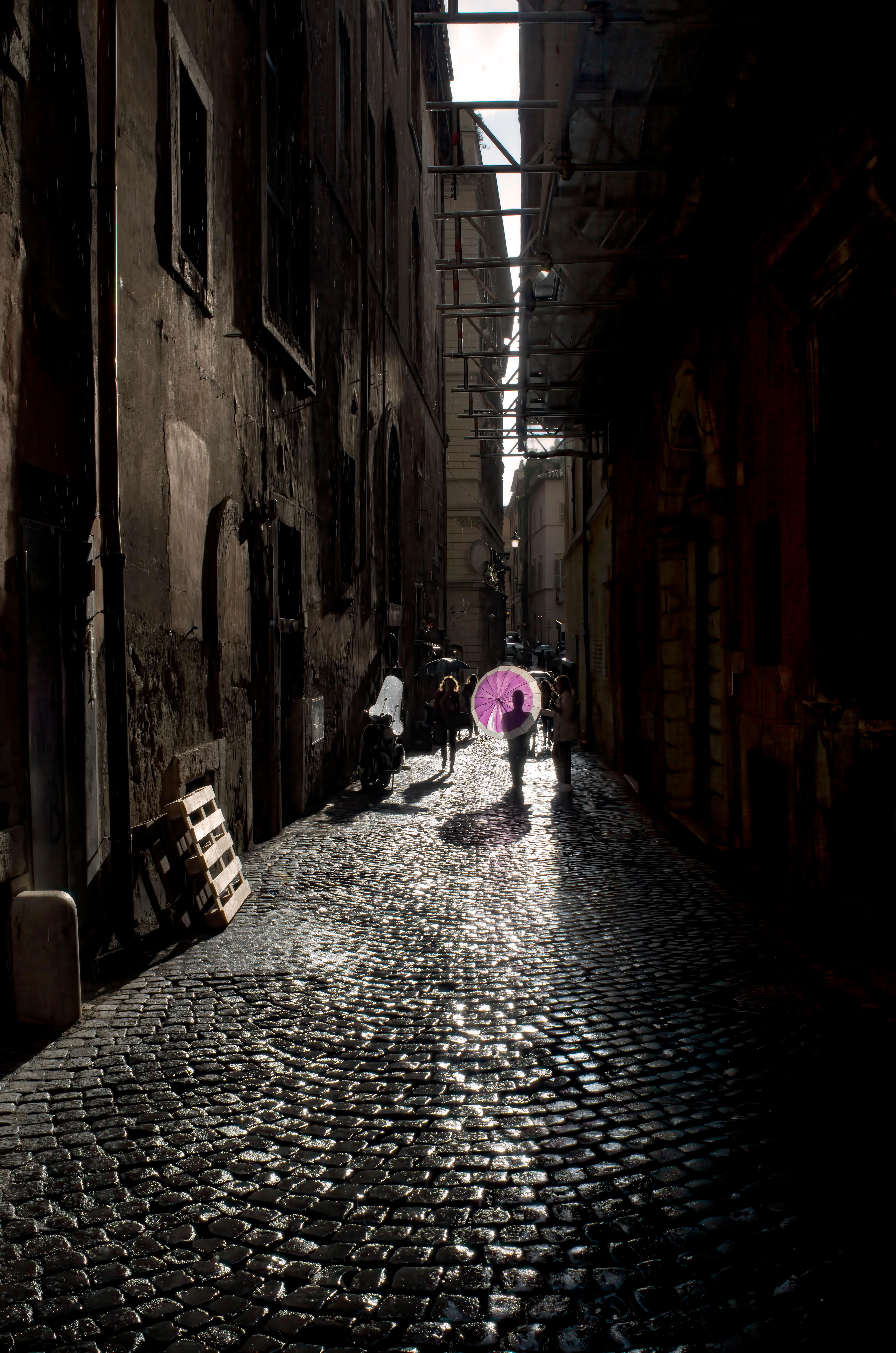 Rome, Italy, Roman Sun Shower, Contemporary Color Photography of Cities im Angebot 1
