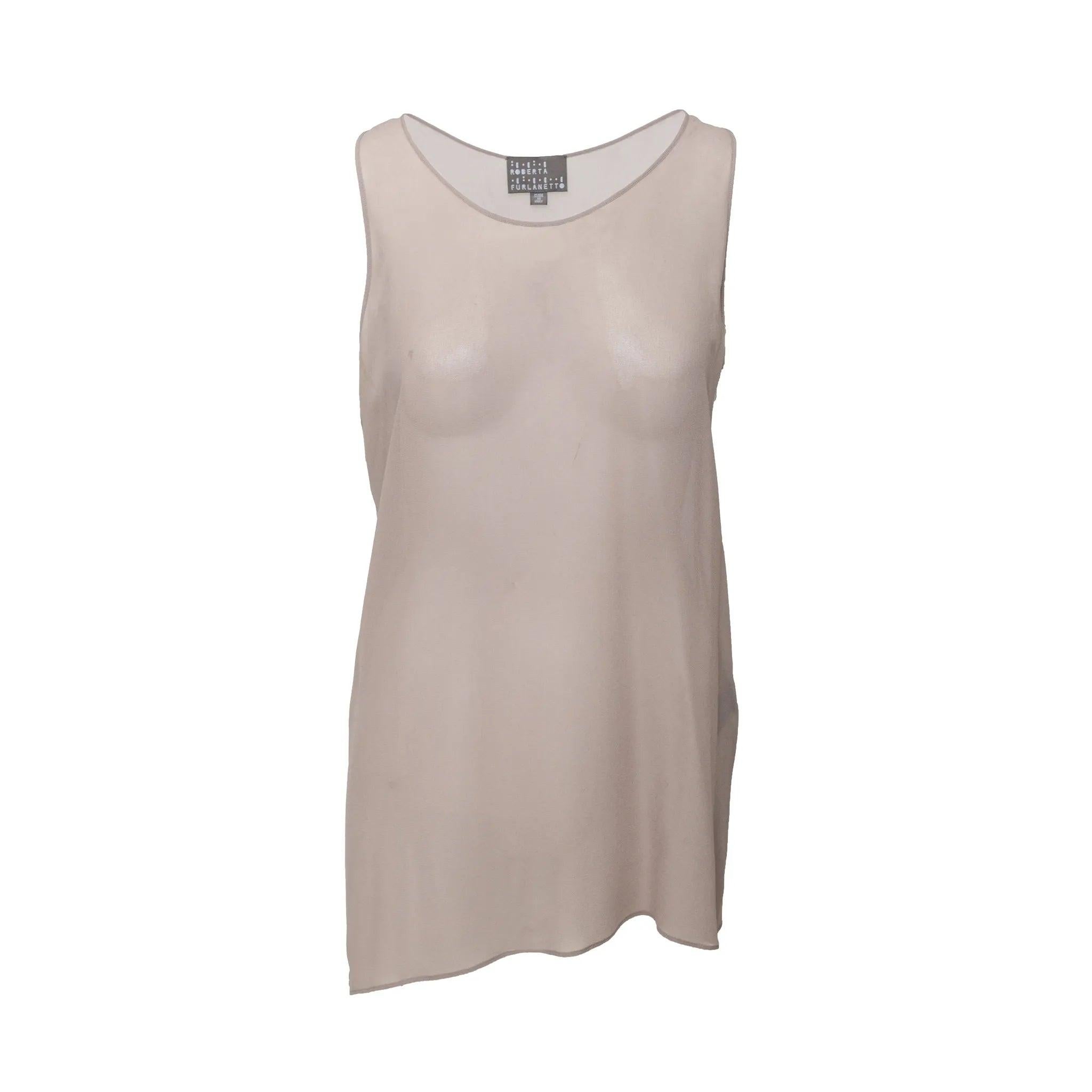 El conjunto Roberta Furlanetto de suave seda gris incluye un top transparente de manga larga y una elegante capa sin mangas. Puedes combinarlos para conseguir un look chic o combinar cada pieza por separado. 
 Material: 100% Seda 
 Medidas: Manga