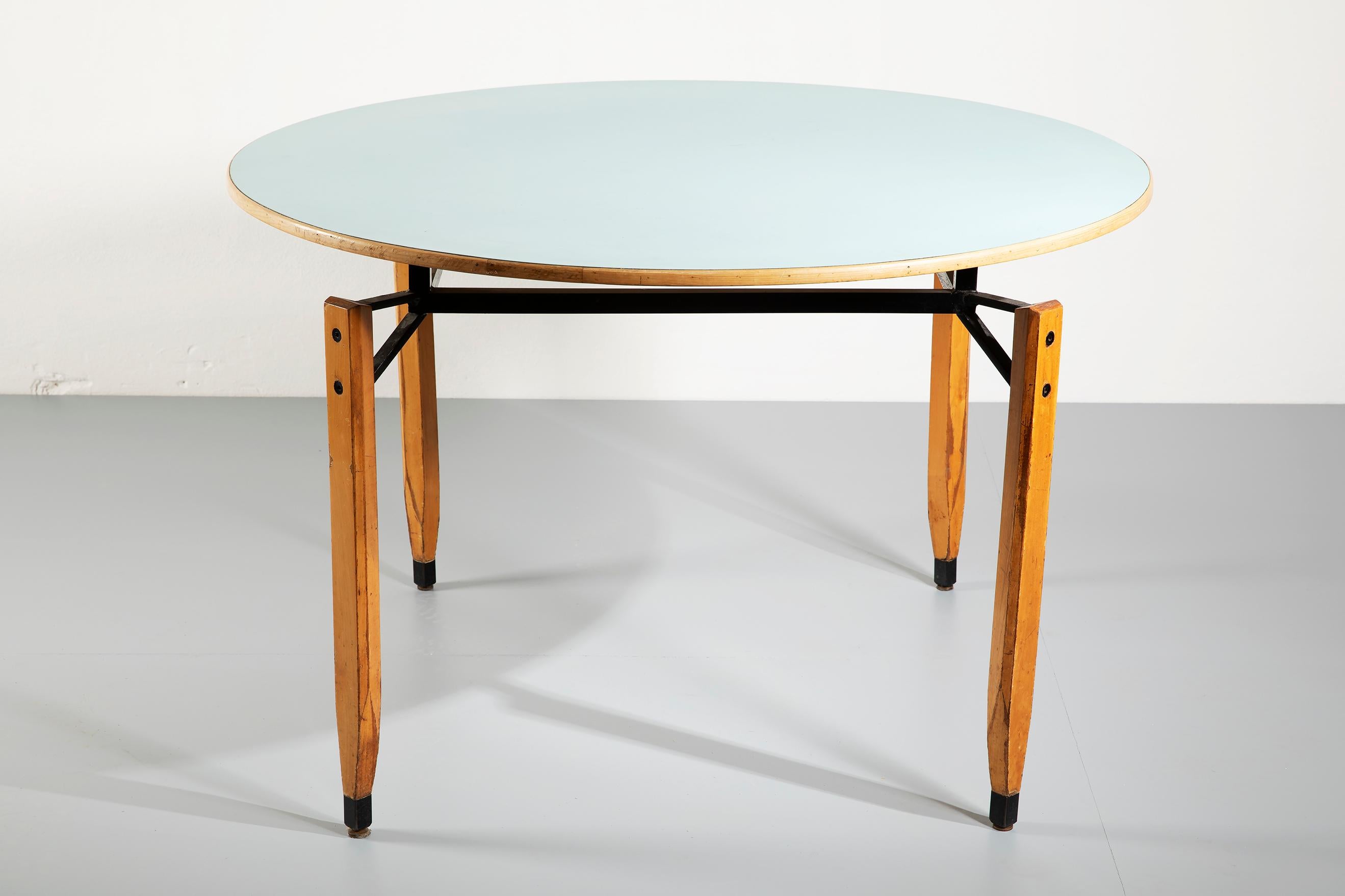 Roberto Aloi Oakwood and Light Blue Plastic Italian Round Dining Table, 1950s For Sale 1
