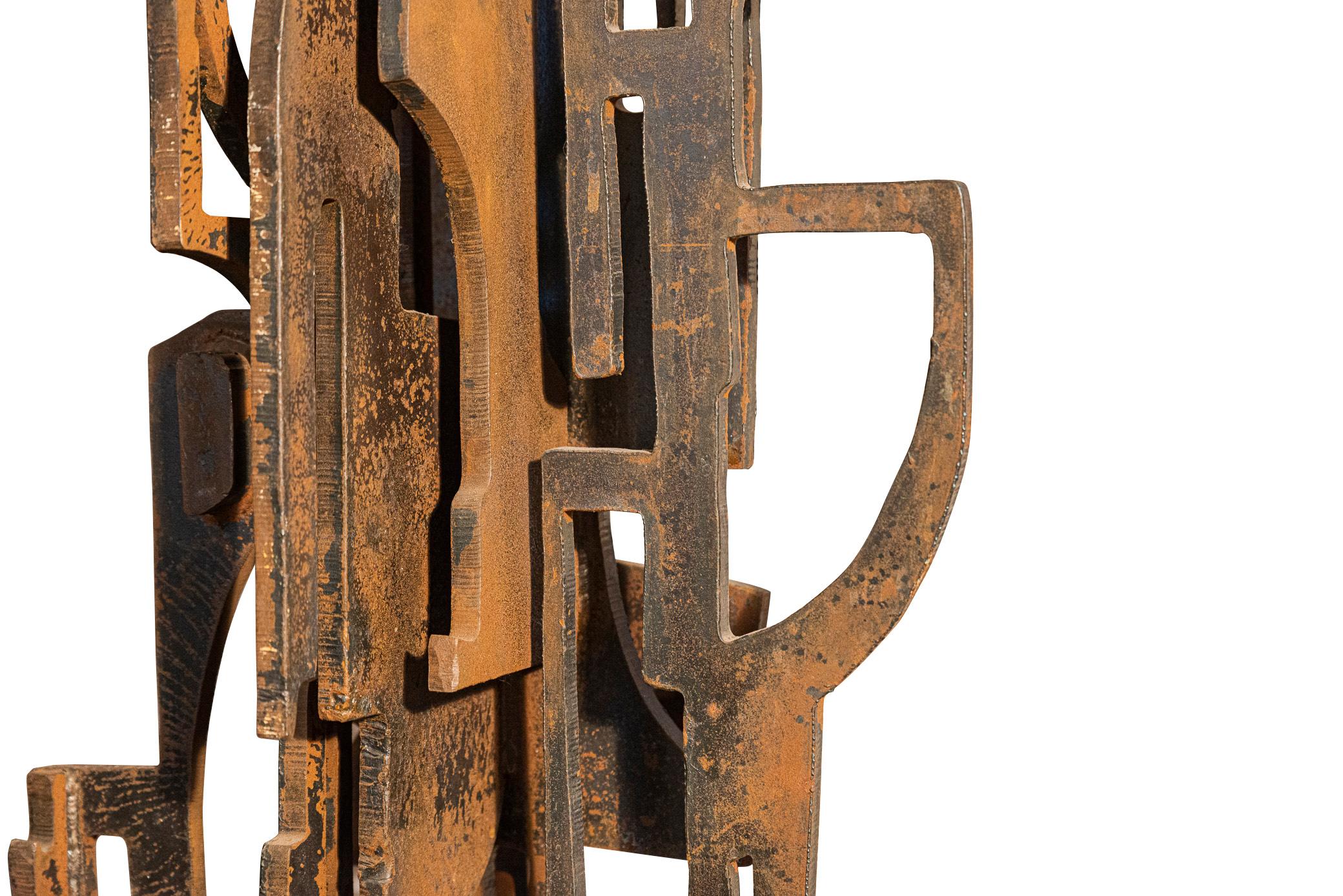 Roberto Aloi (1897-1981), Abstract Sculpture, 
Patinated metal,
with geometric openwork decoration,
circa 1965, Italy.

Measures: Height 158, Width 54 cm, Depth 30 cm.

Aloi Roberto (1897-1981) Italian painter and sculptor. Aloi is an indipendent