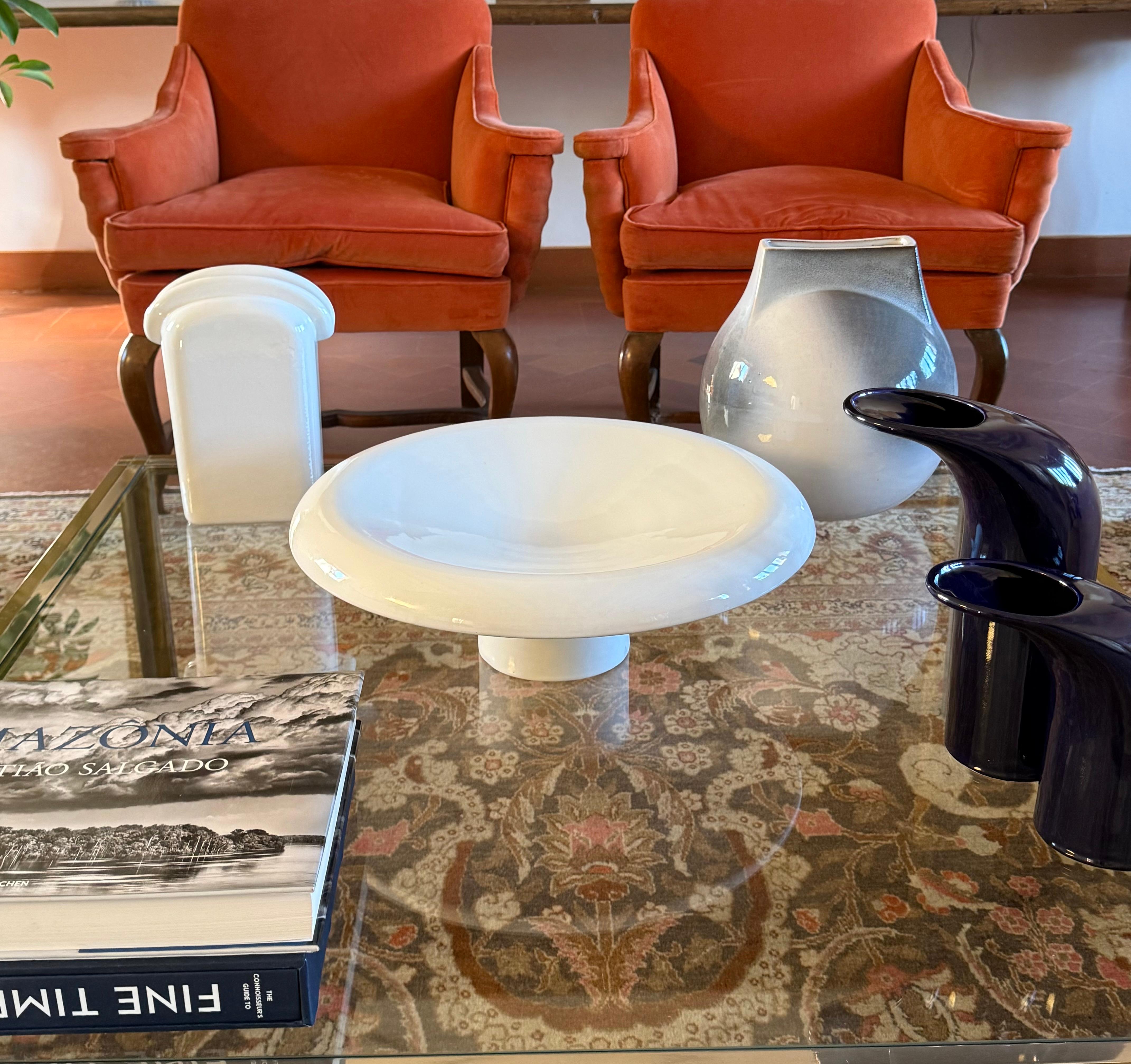 Italian Roberto Arioli, space age white centerpiece / tray, Gabbianelli Italy ca. 1970