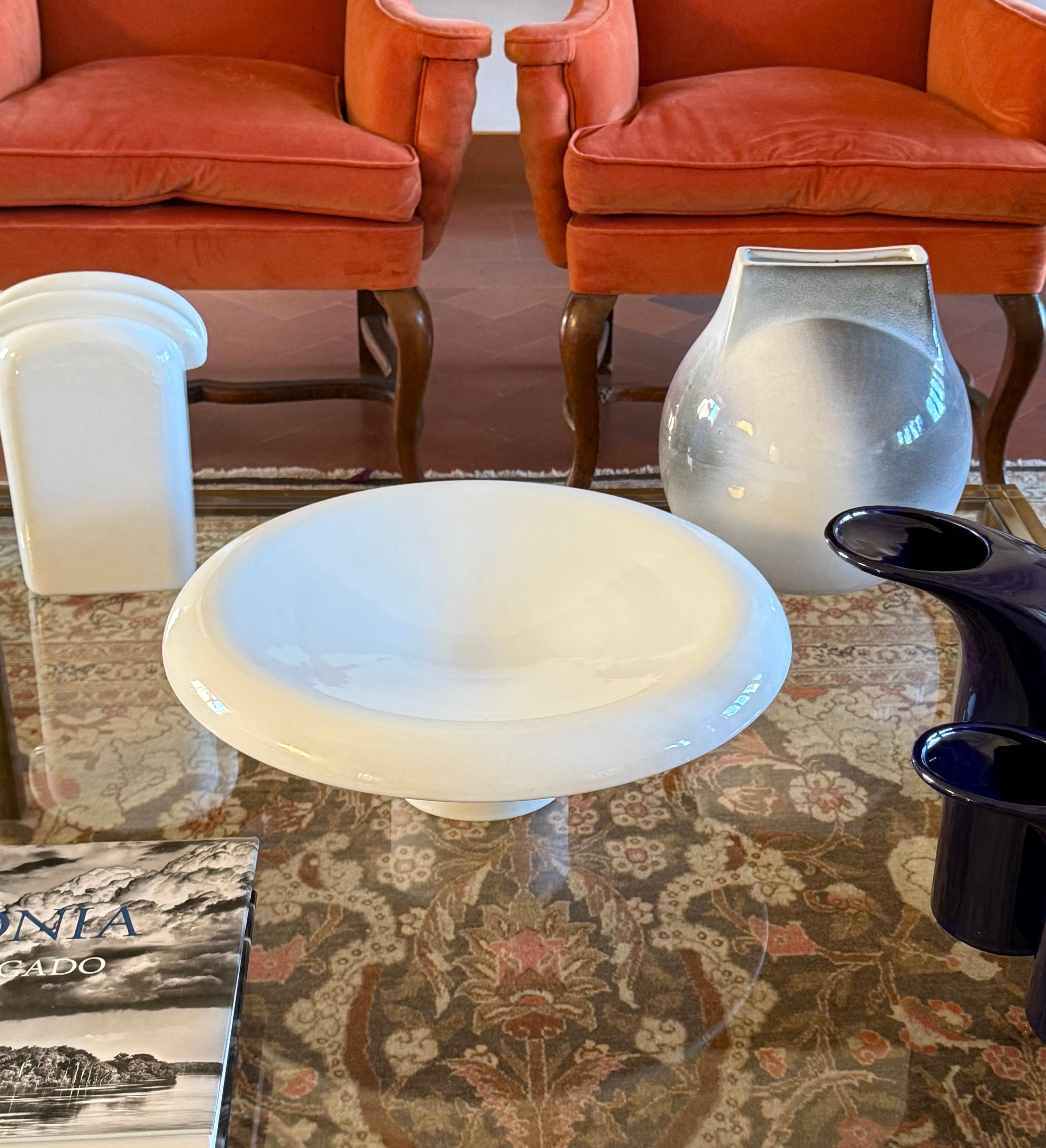 Roberto Arioli, space age white centerpiece / tray, Gabbianelli Italy ca. 1970 1
