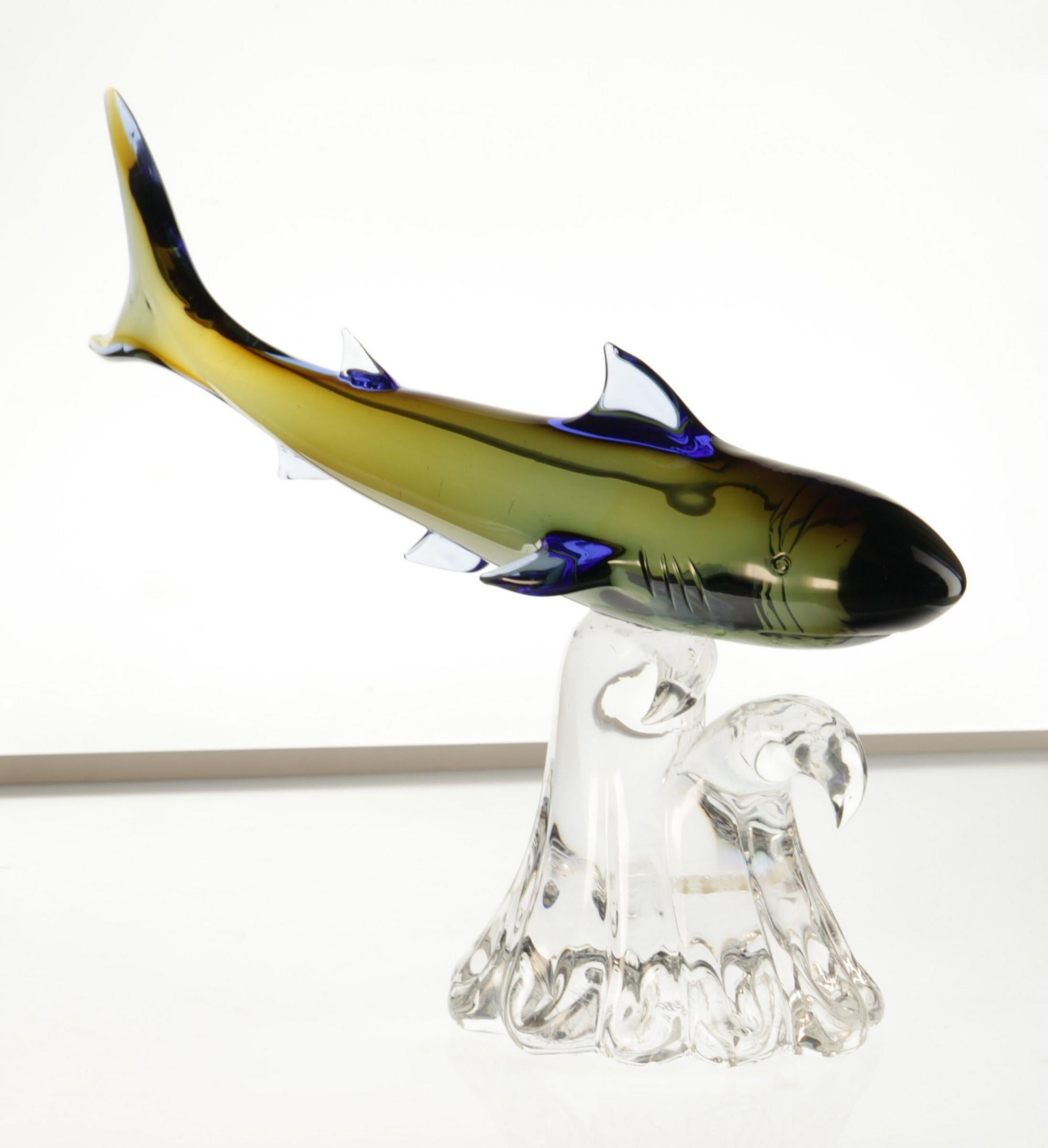 Roberto Camozzo for Wyland, Hunting Shark on a Base, Murano Glass 1990s, Signed For Sale 3