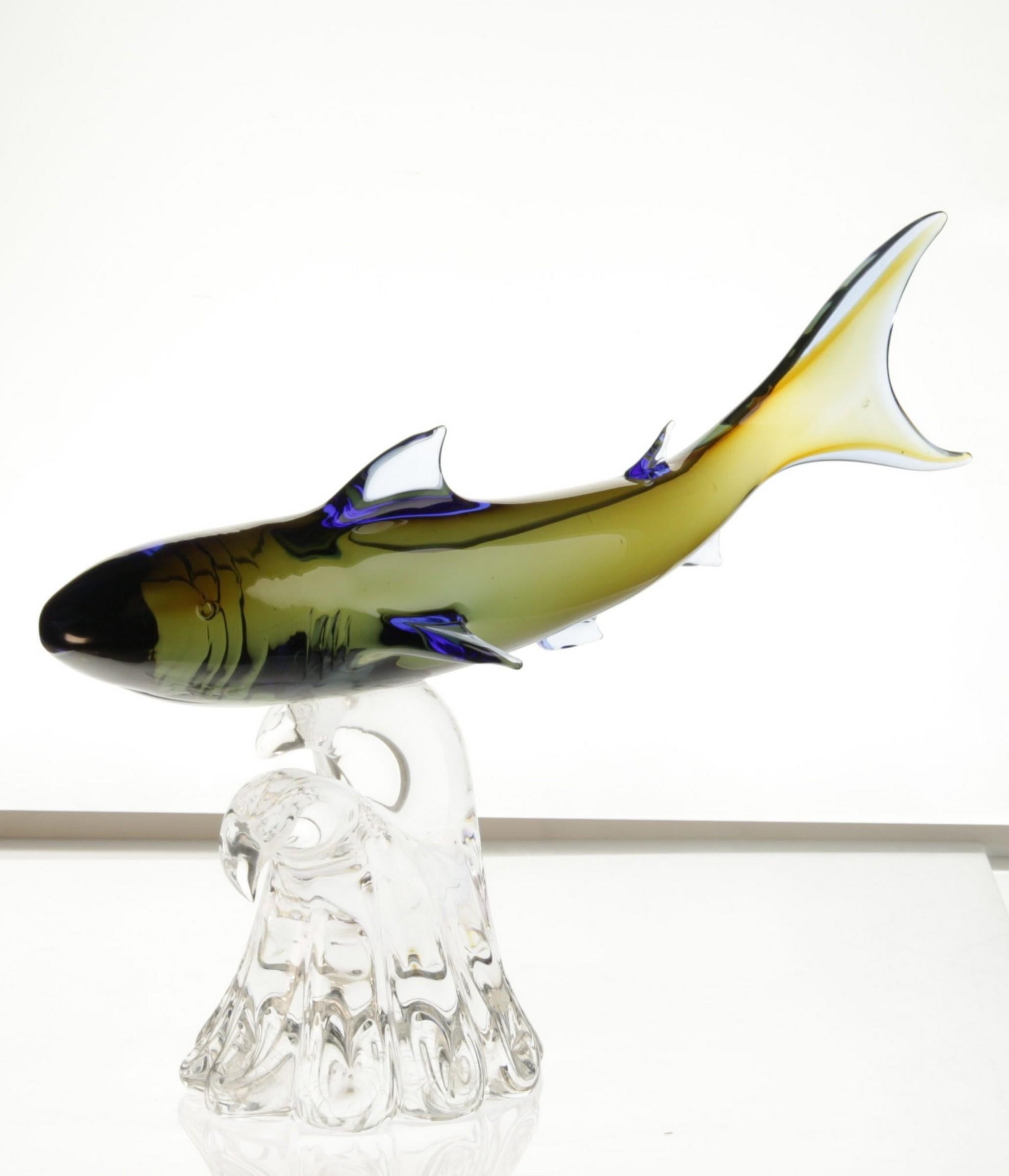 Roberto Camozzo for Wyland, Hunting Shark on a Base, Murano Glass 1990s, Signed For Sale 11