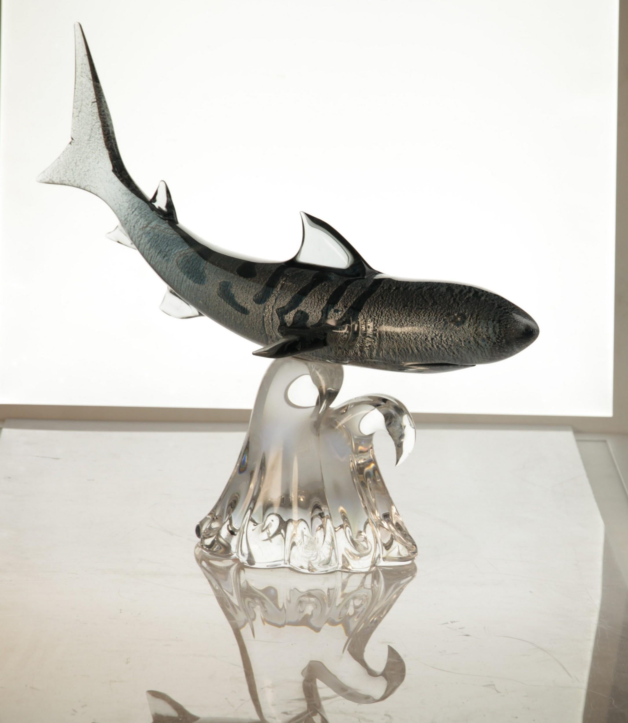 Italian Roberto Camozzo for Wyland, Tiger Hunting Shark on Base Murano Glass 90s, Signed For Sale