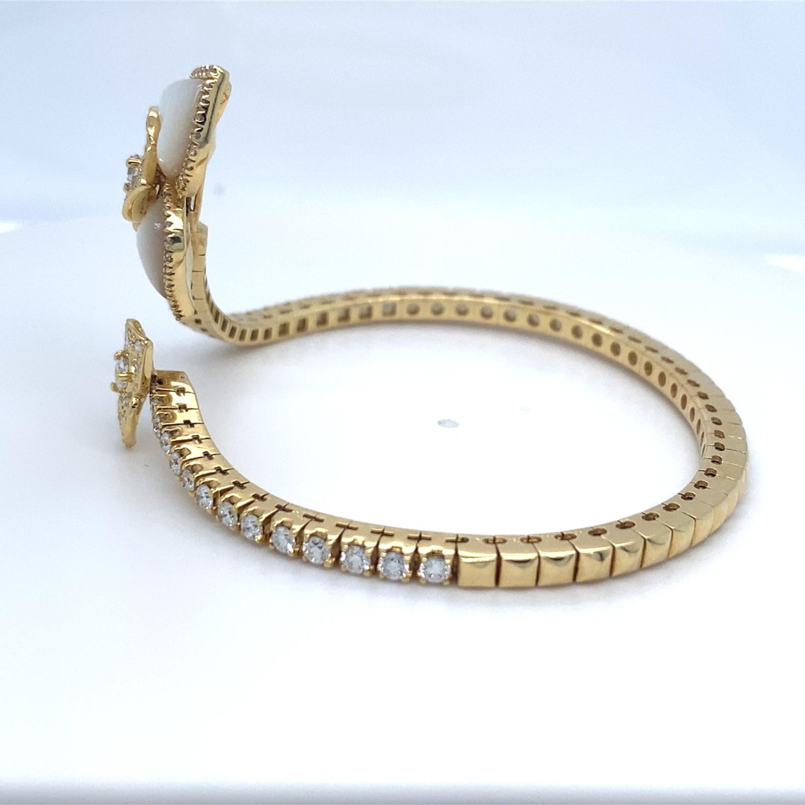 Brand: Robert Casarin
Gross Weight: 26.20 grams
Length: 6 inches
Diamond Carat Weight: 1.75 carats
Features 3 Carved Mother of Pearls
Mounted in 18k Yellow Gold
Signed Roberto Casarin Made in Italy

Reference Item #DB-1218 CM 03-26-25