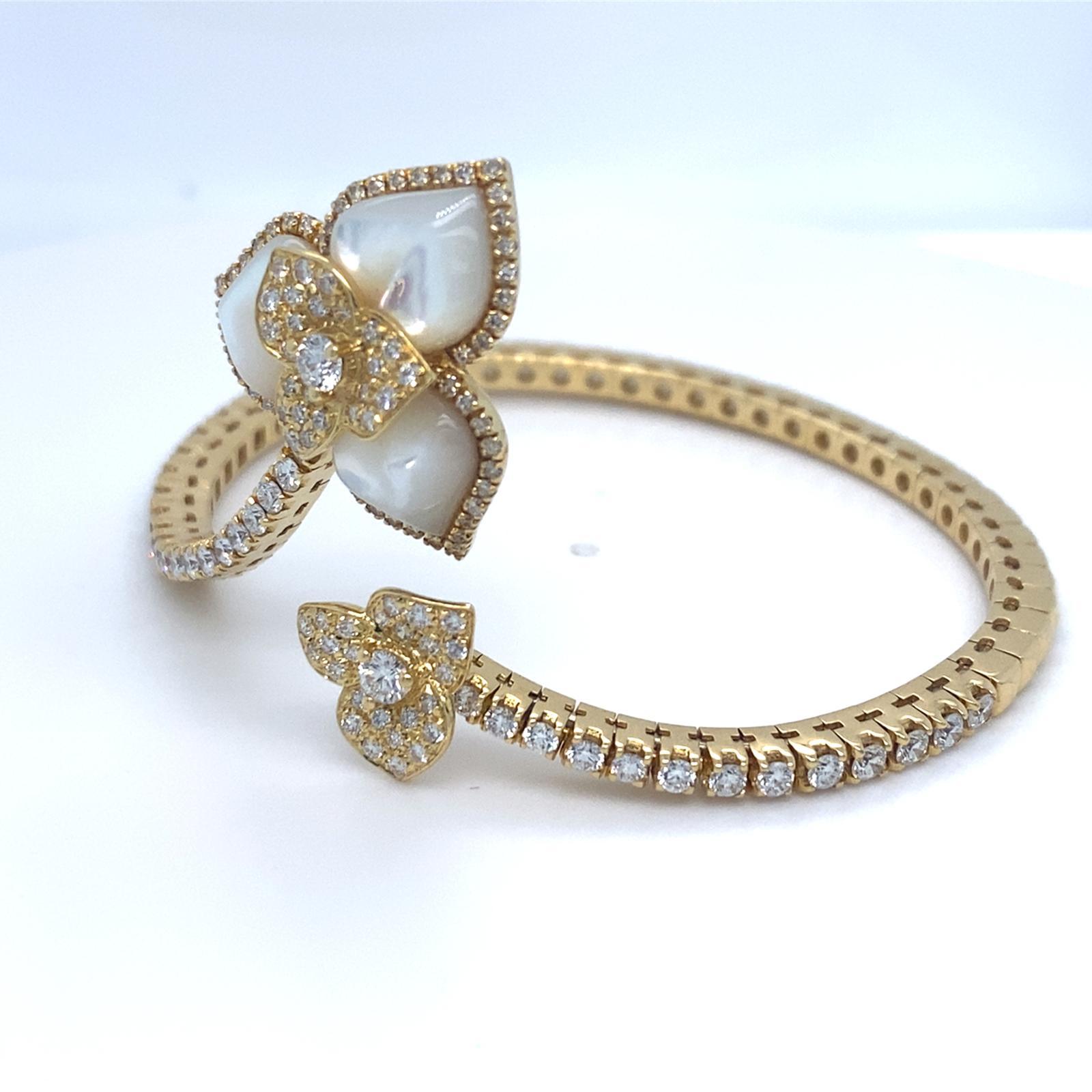 Round Cut Roberto Casarin 18k Gold & Mother-of-Pearl Bracelet w/ 1.75ct Diamonds, Size 6 For Sale