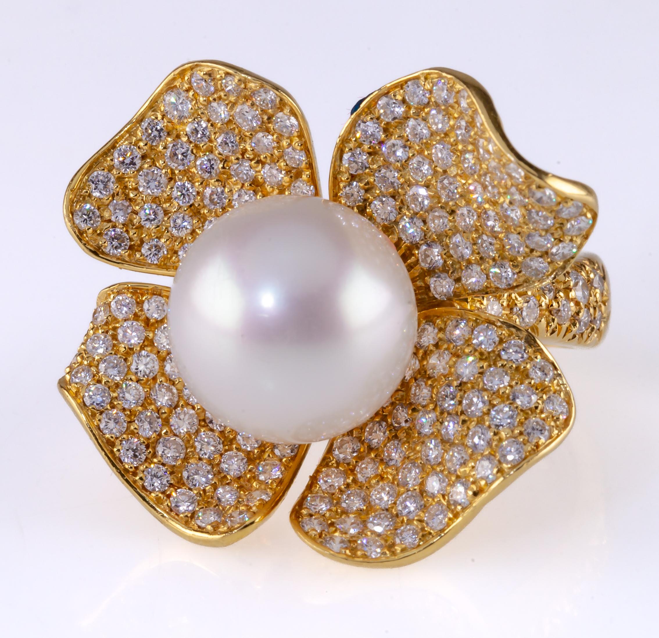 Roberto Casarin 18k Gold & Pearl Flower Ring with 2.57 Carat Diamonds, Size 6.5 For Sale 2