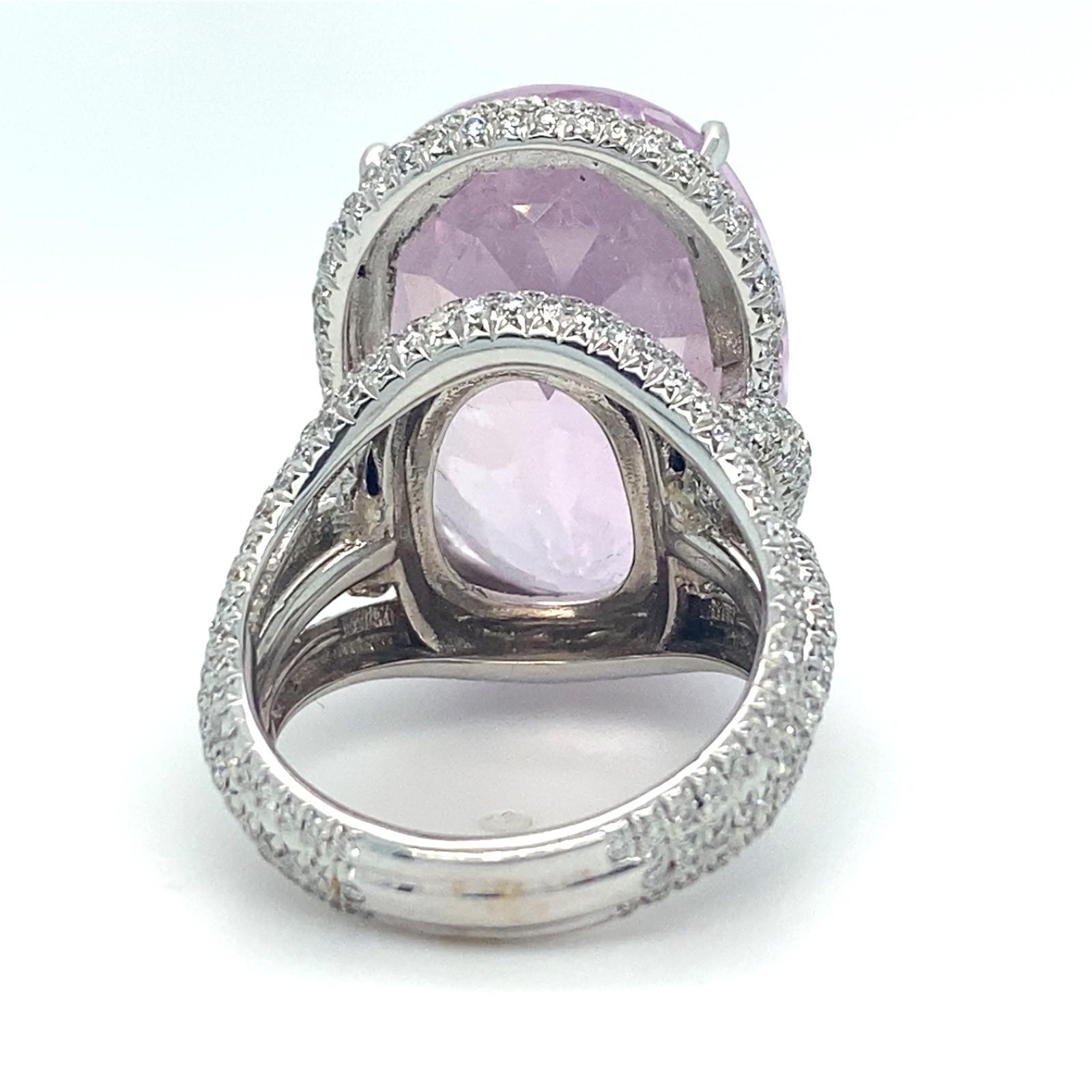 Roberto Casarin Ring aus 18 Karat Weißgold mit Kunzit und Diamanten (Sz 6,75) und Ohrring Set im Zustand „Gut“ im Angebot in Sherman Oaks, CA