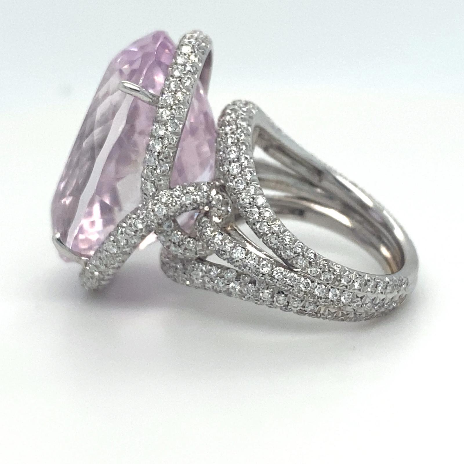 Roberto Casarin Ring aus 18 Karat Weißgold mit Kunzit und Diamanten (Sz 6,75) und Ohrring Set im Angebot 1