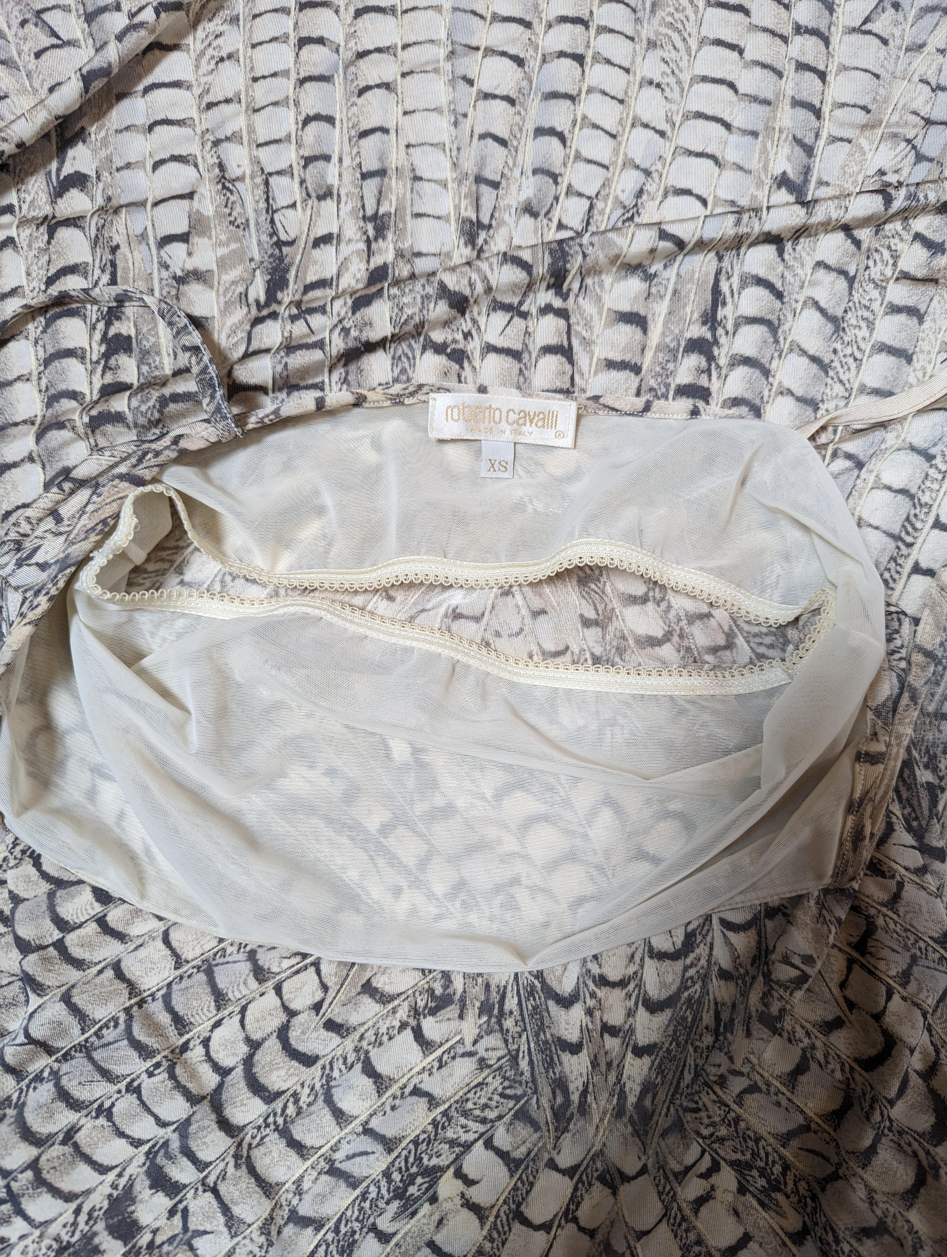 Roberto Cavalli 1999 Vestito Bodycon in piume grigio in vendita 6