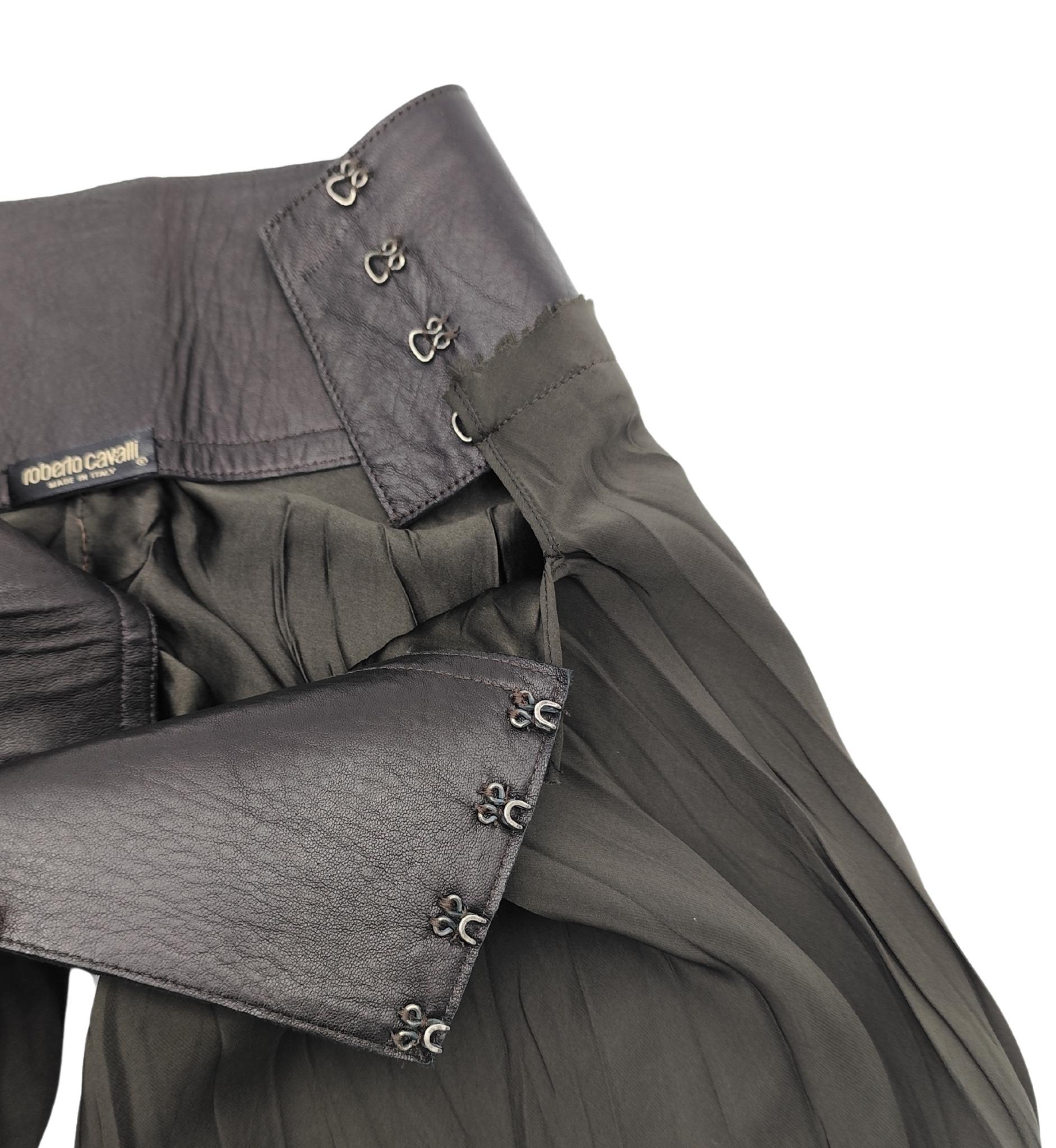 Roberto Cavalli 2000s green silk and leather shirt and pants set For Sale 7