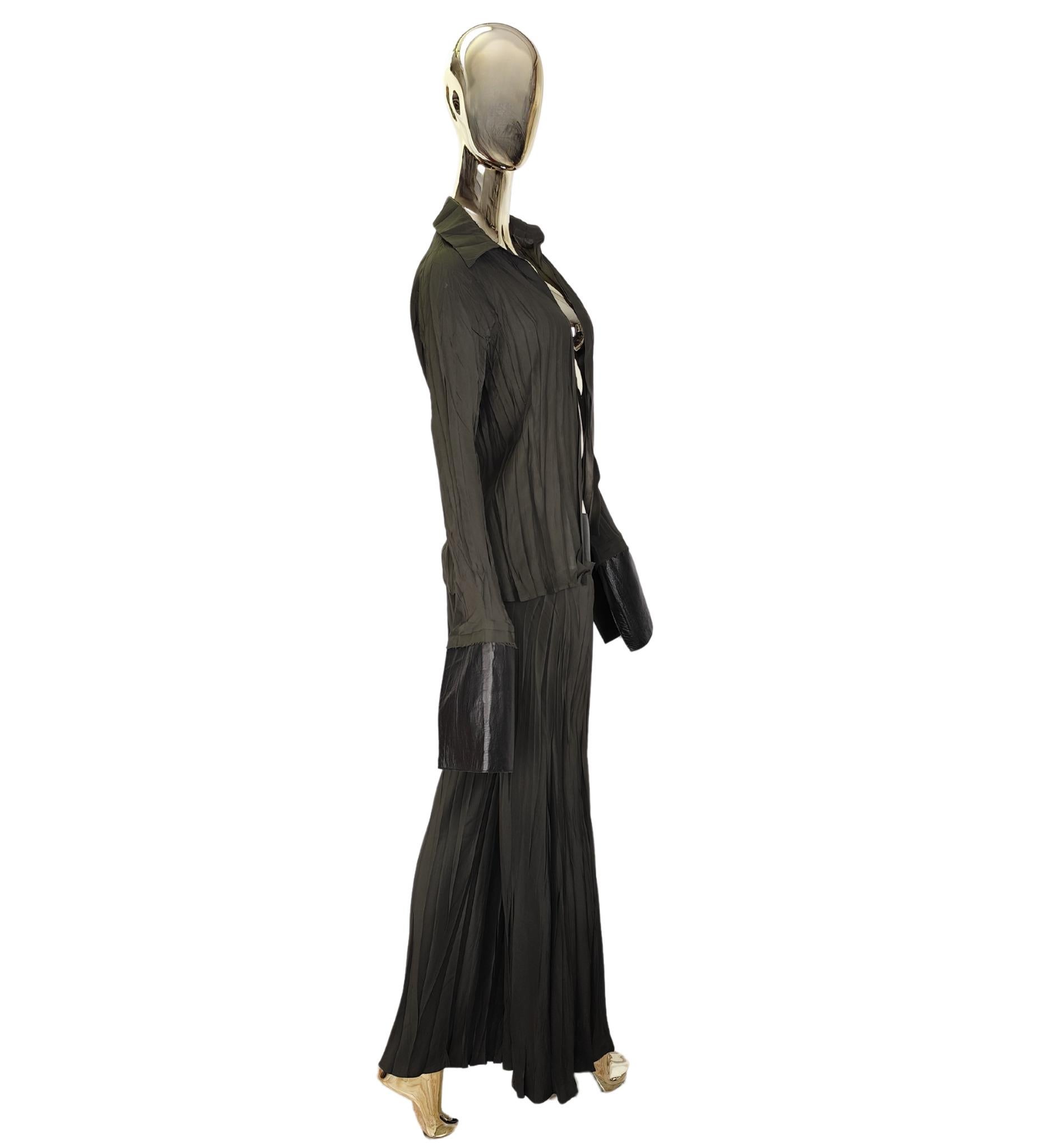 Black Roberto Cavalli 2000s green silk and leather shirt and pants set For Sale