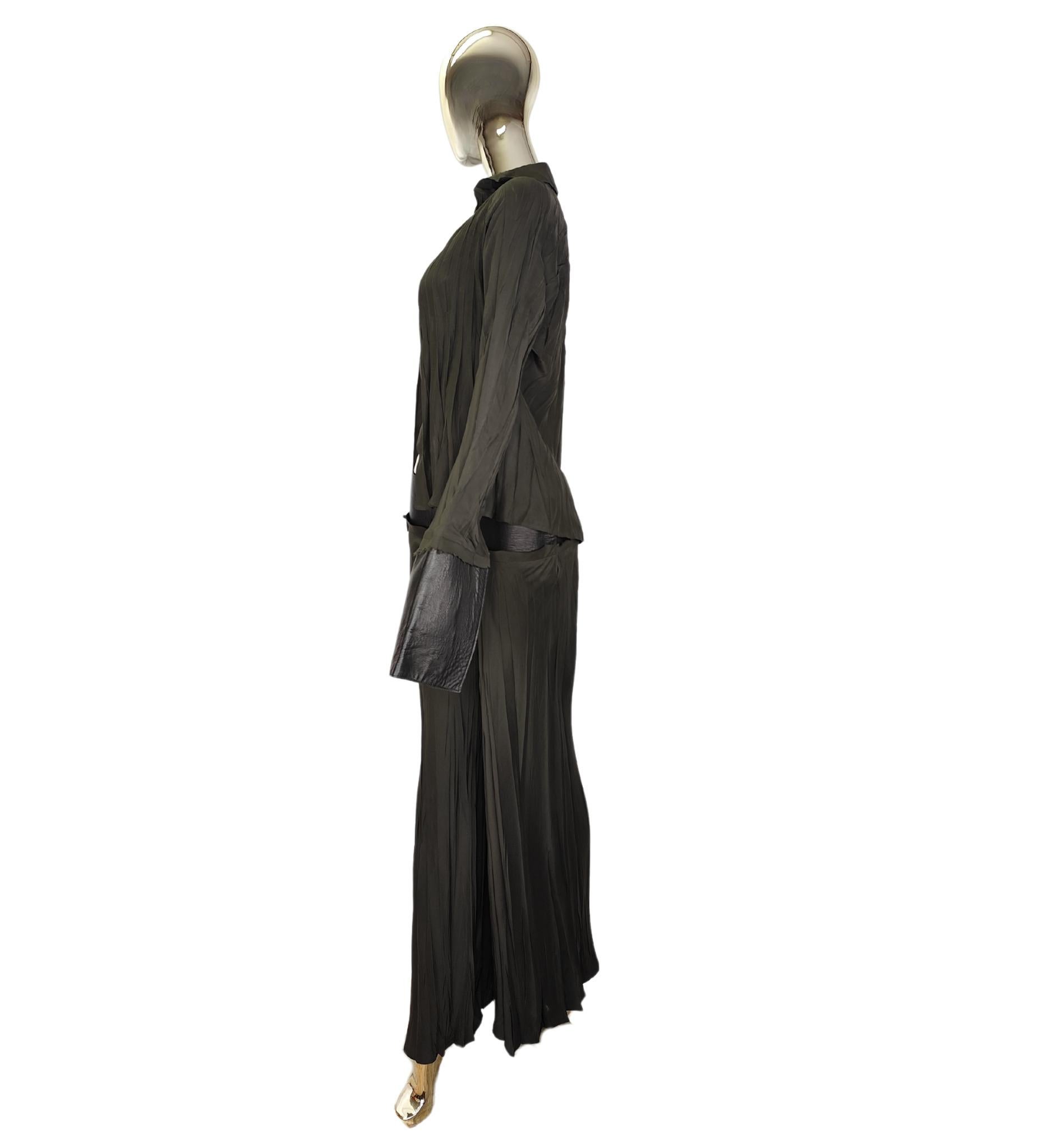 Roberto Cavalli 2000s green silk and leather shirt and pants set In Good Condition For Sale In Milano, IT