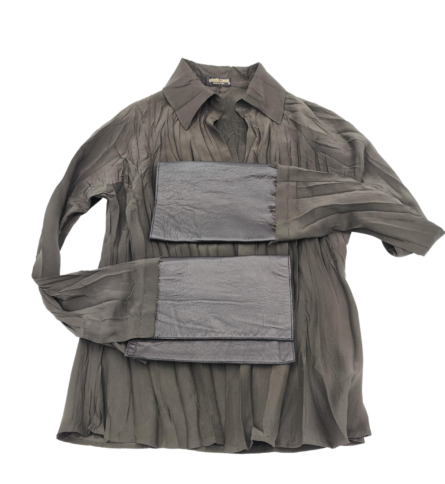 Roberto Cavalli 2000s green silk and leather shirt and pants set For Sale 3