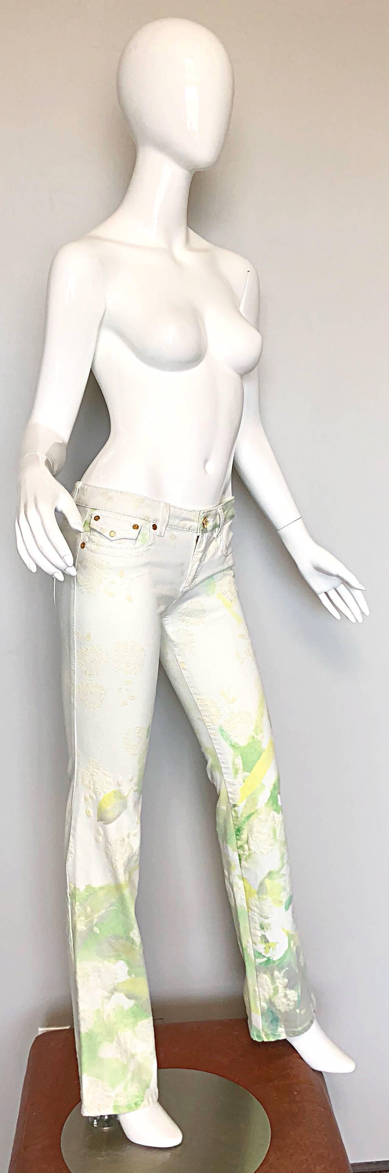 Roberto Cavalli 2000s Low Rise White Green Yellow Boot Cut Size 6 Pants JeanS In Excellent Condition For Sale In San Diego, CA