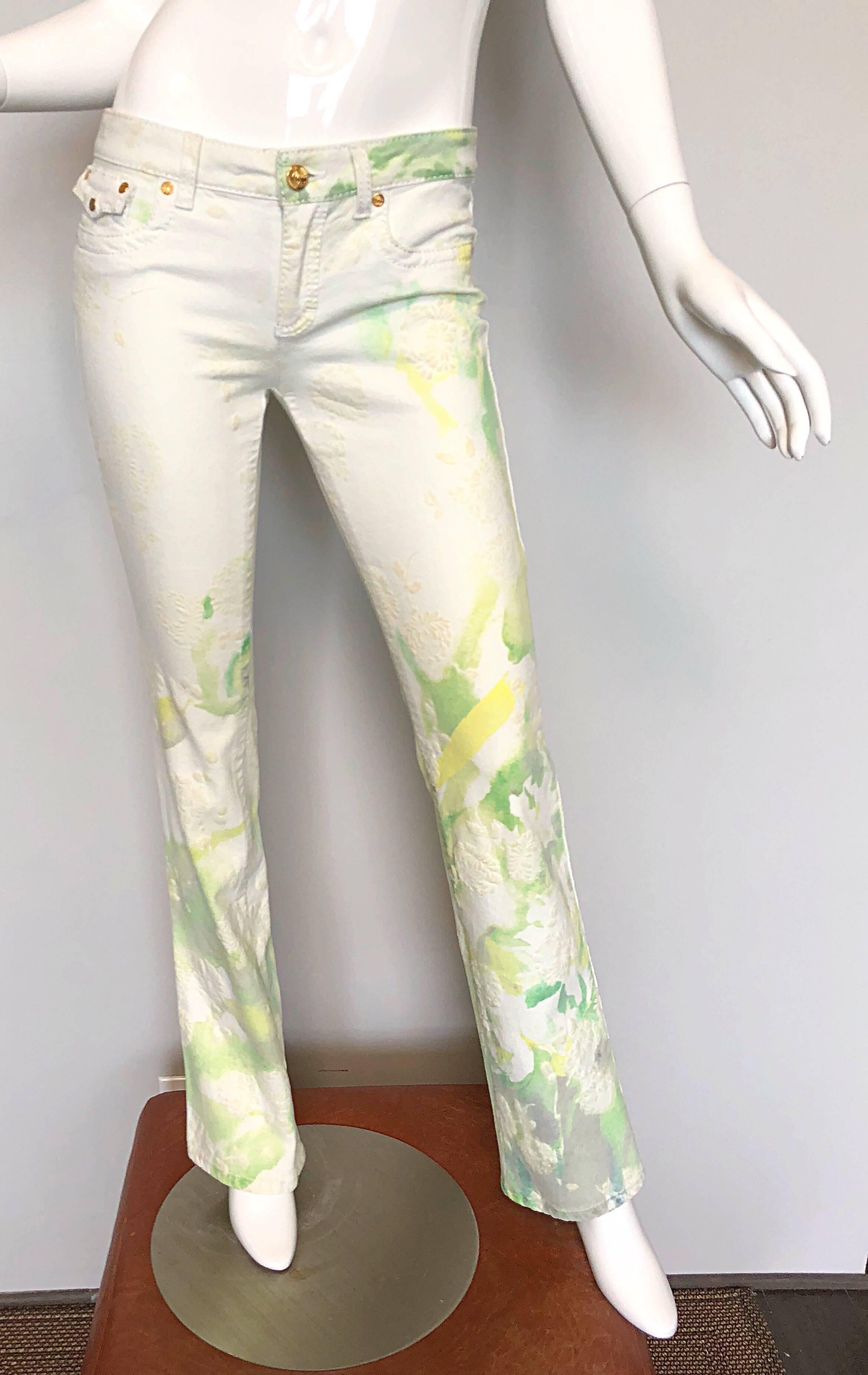 Pantalon JeanS Roberto Cavalli des années 2000, taille basse, blanc, vert et jaune, coupe bottes en vente 4