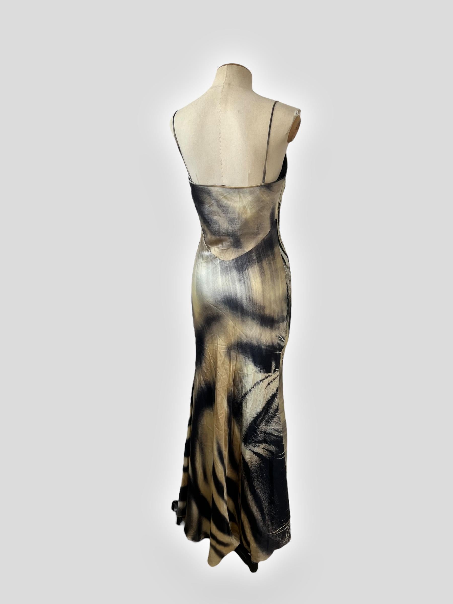 Roberto Cavalli 2000s Silk Tiger Print Bias-Cut Dress In Good Condition For Sale In CAPELLE AAN DEN IJSSEL, ZH