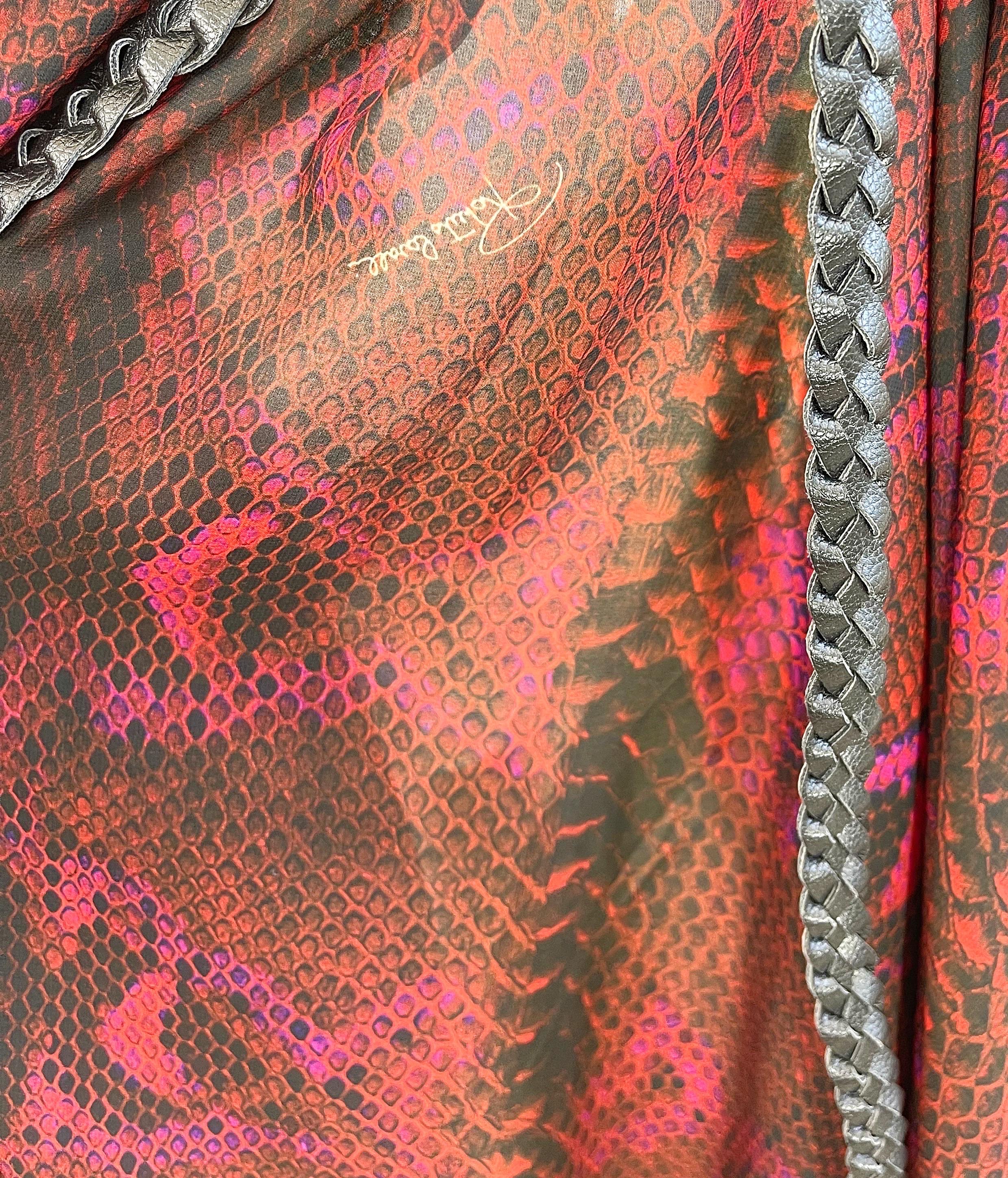 Roberto Cavalli 2000s Piel de serpiente Animal Print Magenta Borgoña Negro Caftán Vestido en venta 1