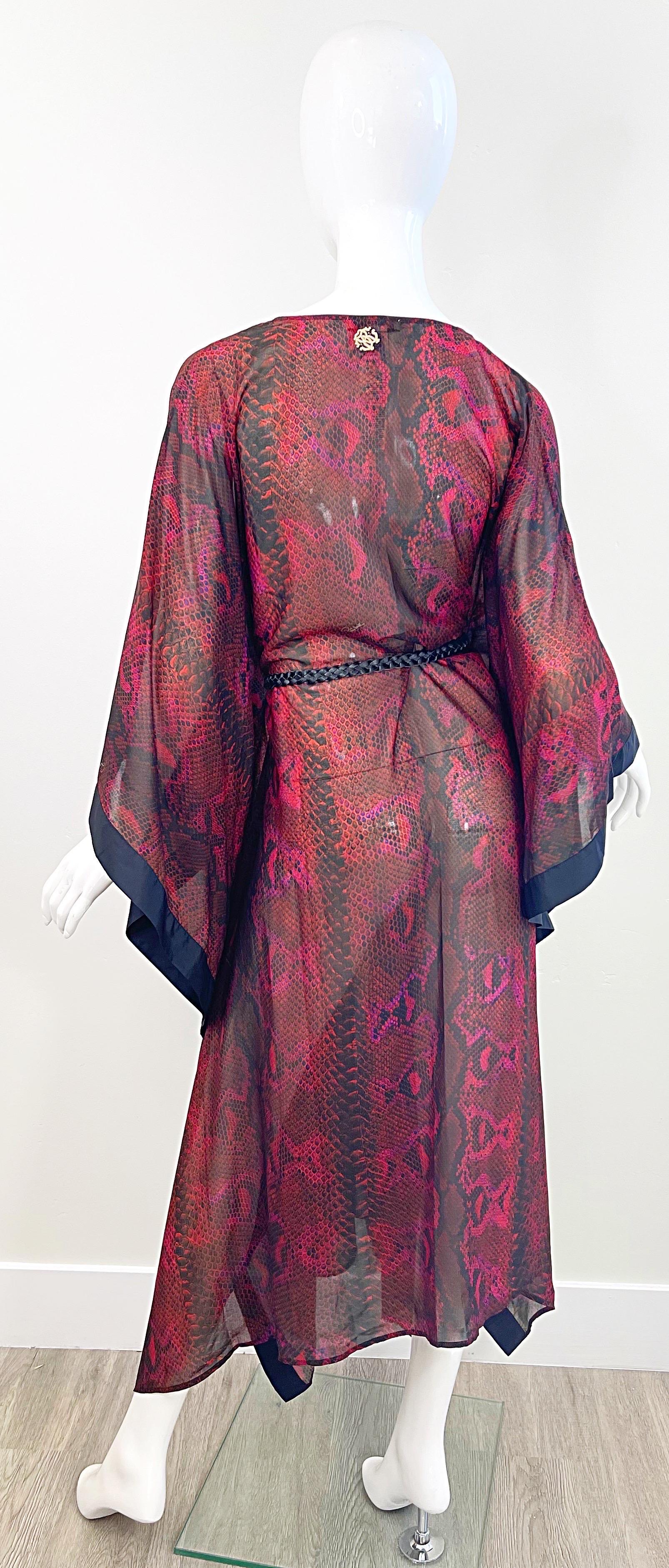 Women's Roberto Cavalli 2000s Snakeskin Animal Print Magenta Burgundy Black Caftan Dress For Sale