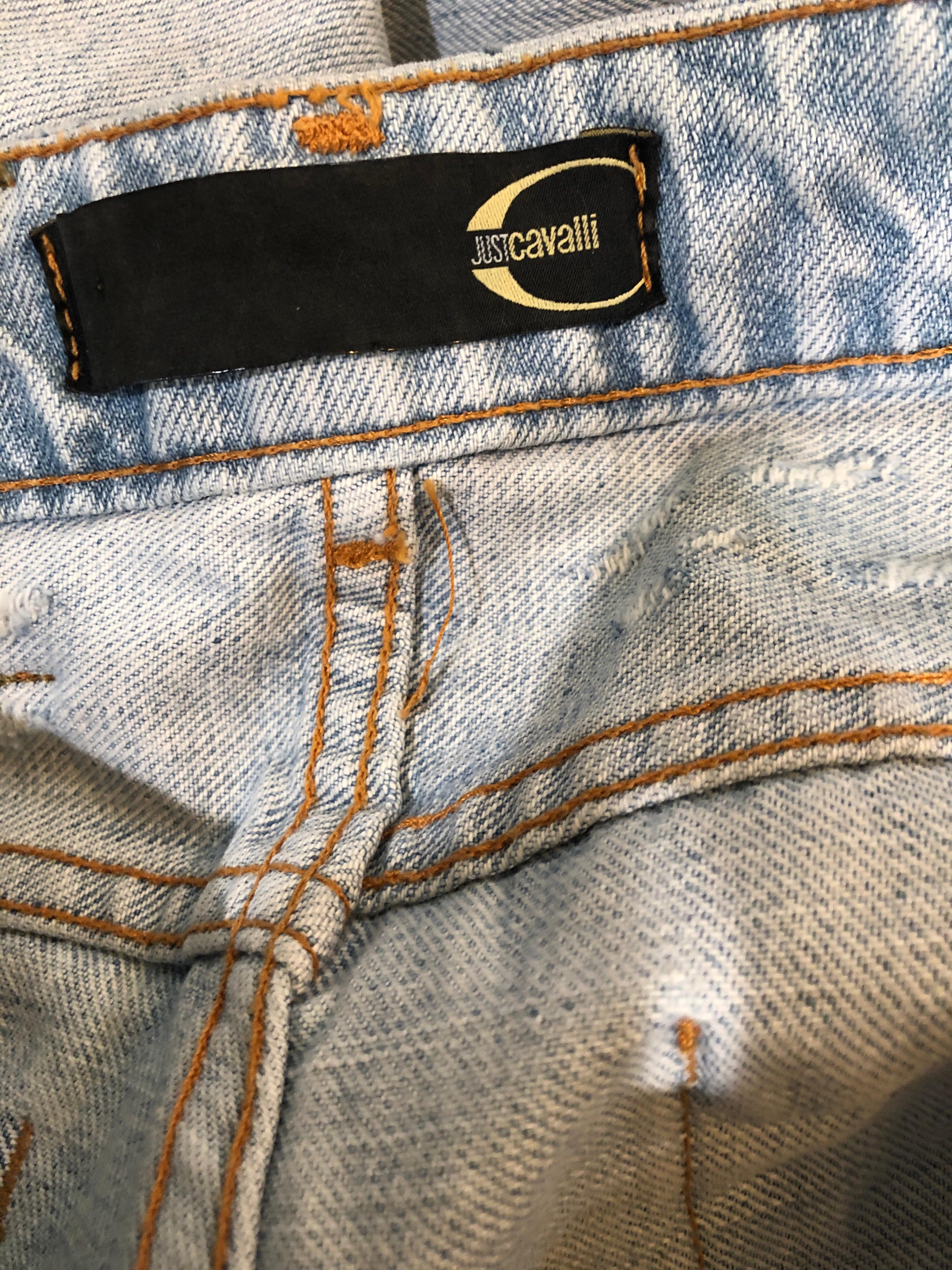 Roberto Cavalli - Jean en jean bleu taille 24 avec strass et découpe en laine à la chaussure, années 2000 en vente 11