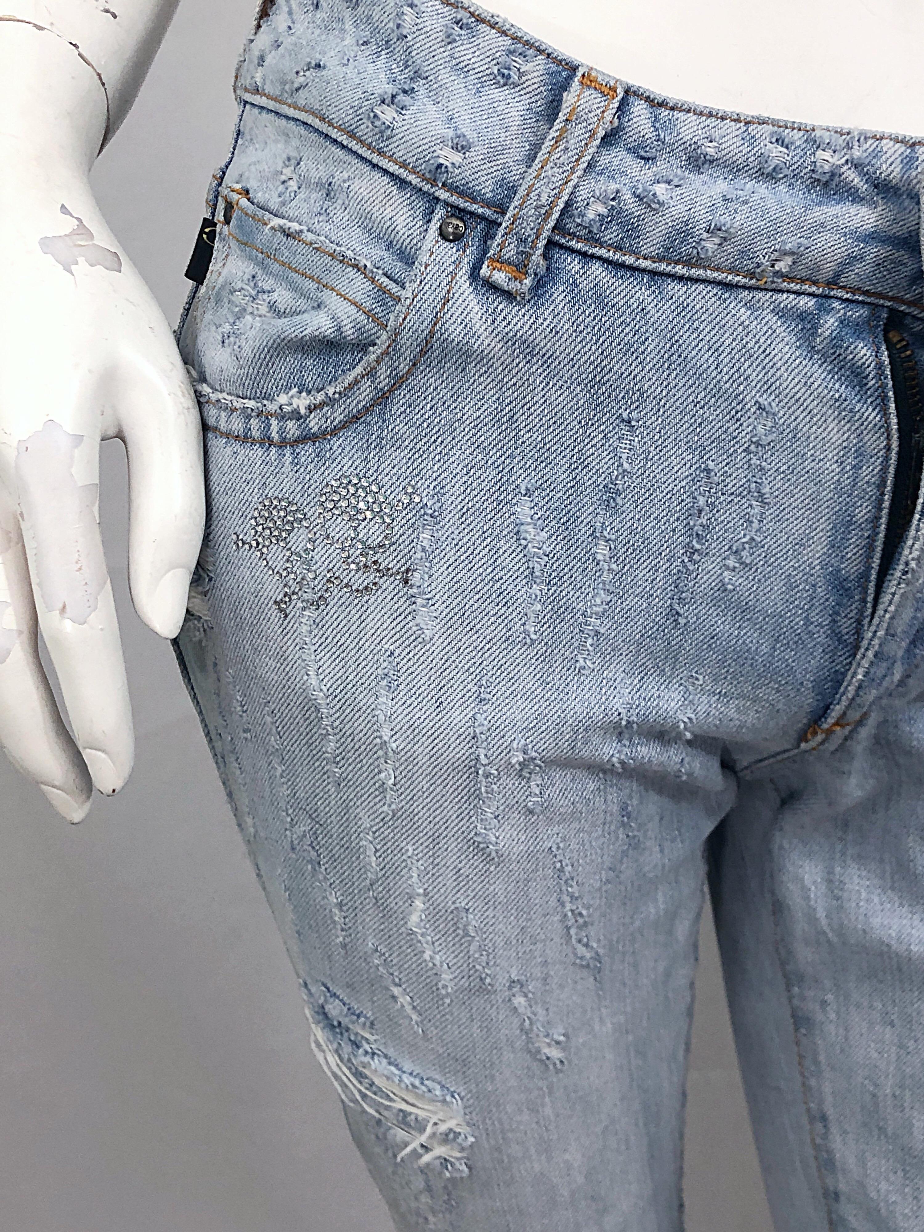 Gris Roberto Cavalli - Jean en jean bleu taille 24 avec strass et découpe en laine à la chaussure, années 2000 en vente