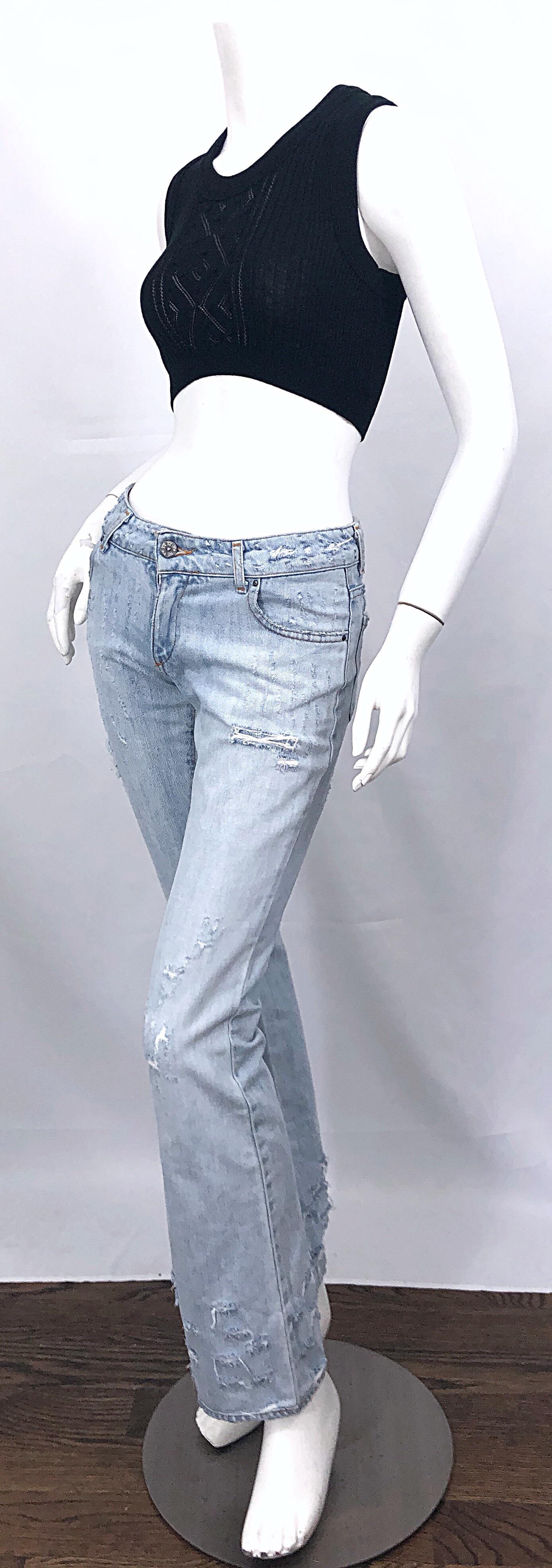 Roberto Cavalli - Jean en jean bleu taille 24 avec strass et découpe en laine à la chaussure, années 2000 Pour femmes en vente