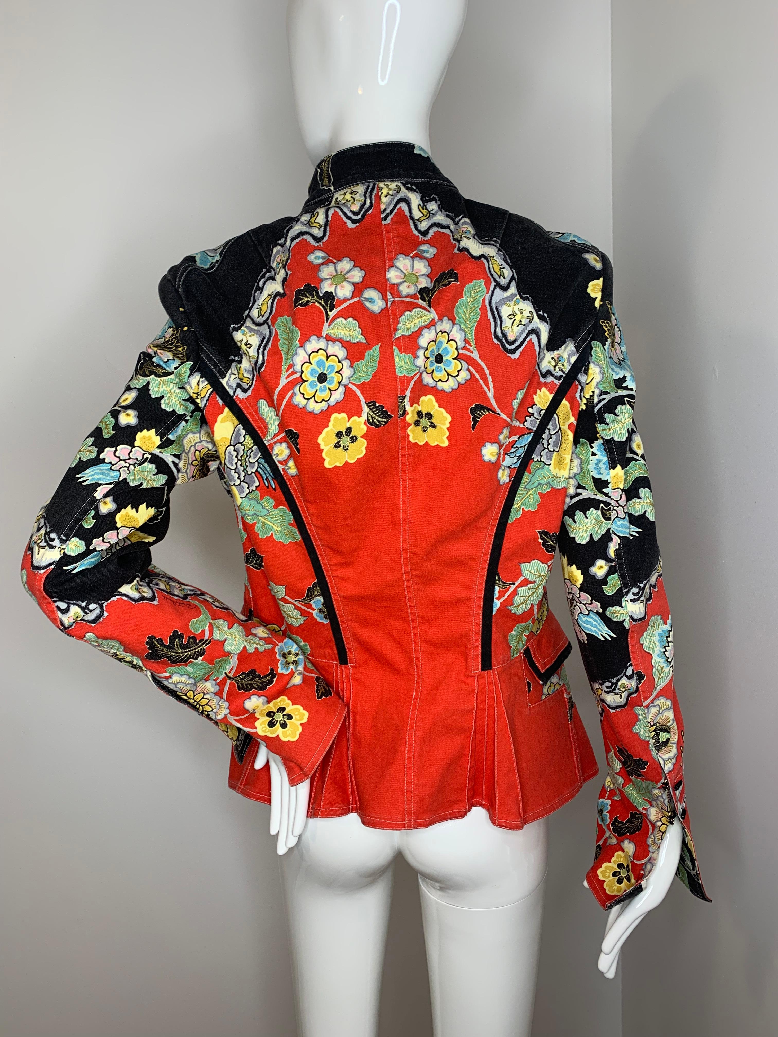 Authentic Roberto Cavalli 2003 Chinoiserie print jacket 

Size M 
Great vintage condition