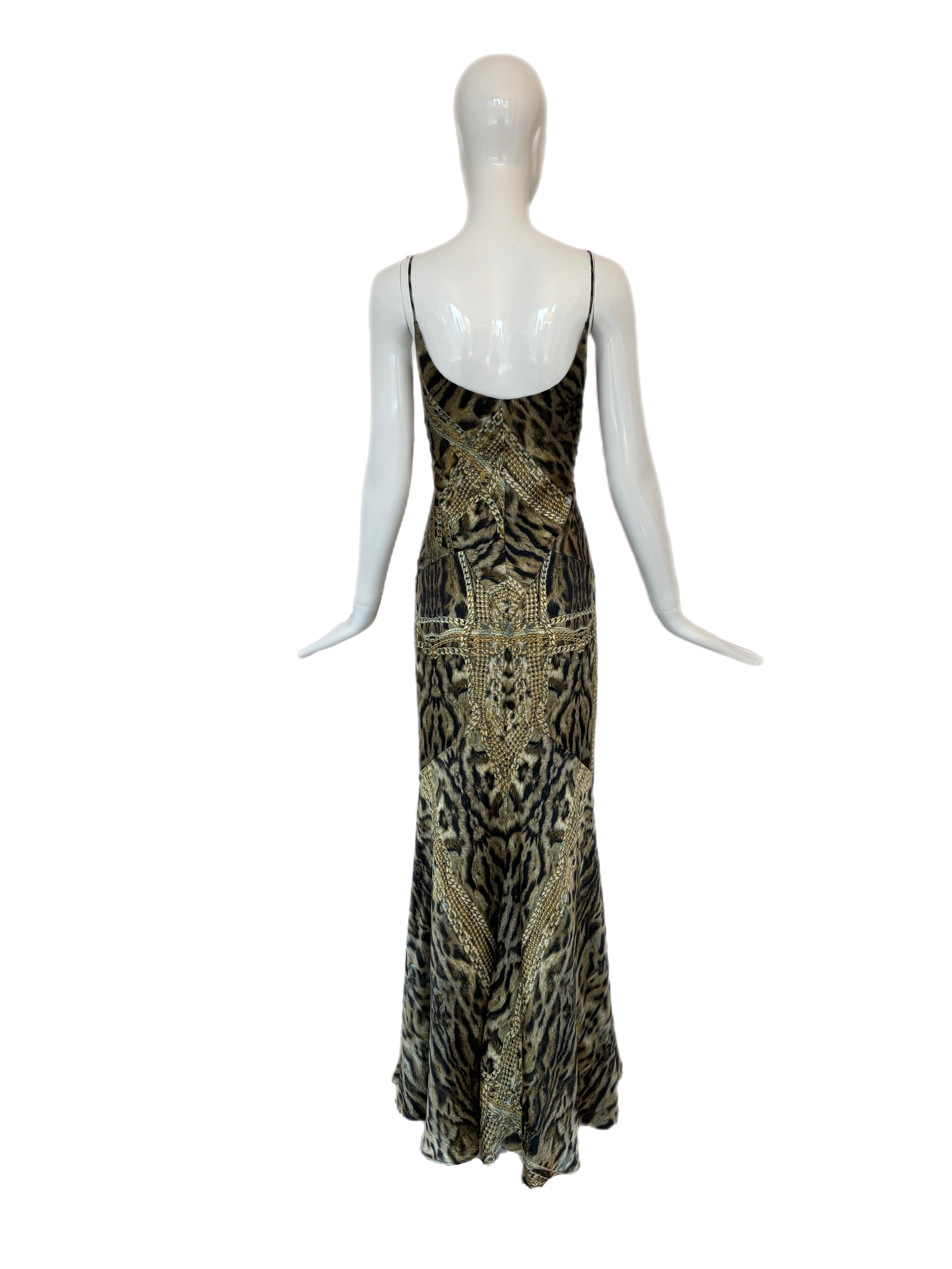 Roberto Cavalli
FW03
Vintage
100% seda, la seda más suave que he sentido en mucho tiempo
Estilo jersey
Prístina
Talla XS
Colores de tonos fríos, incluso ligeros matices de azul/gris
Estampado de animales y cadenas

Ahora mismo estoy lejos de mi