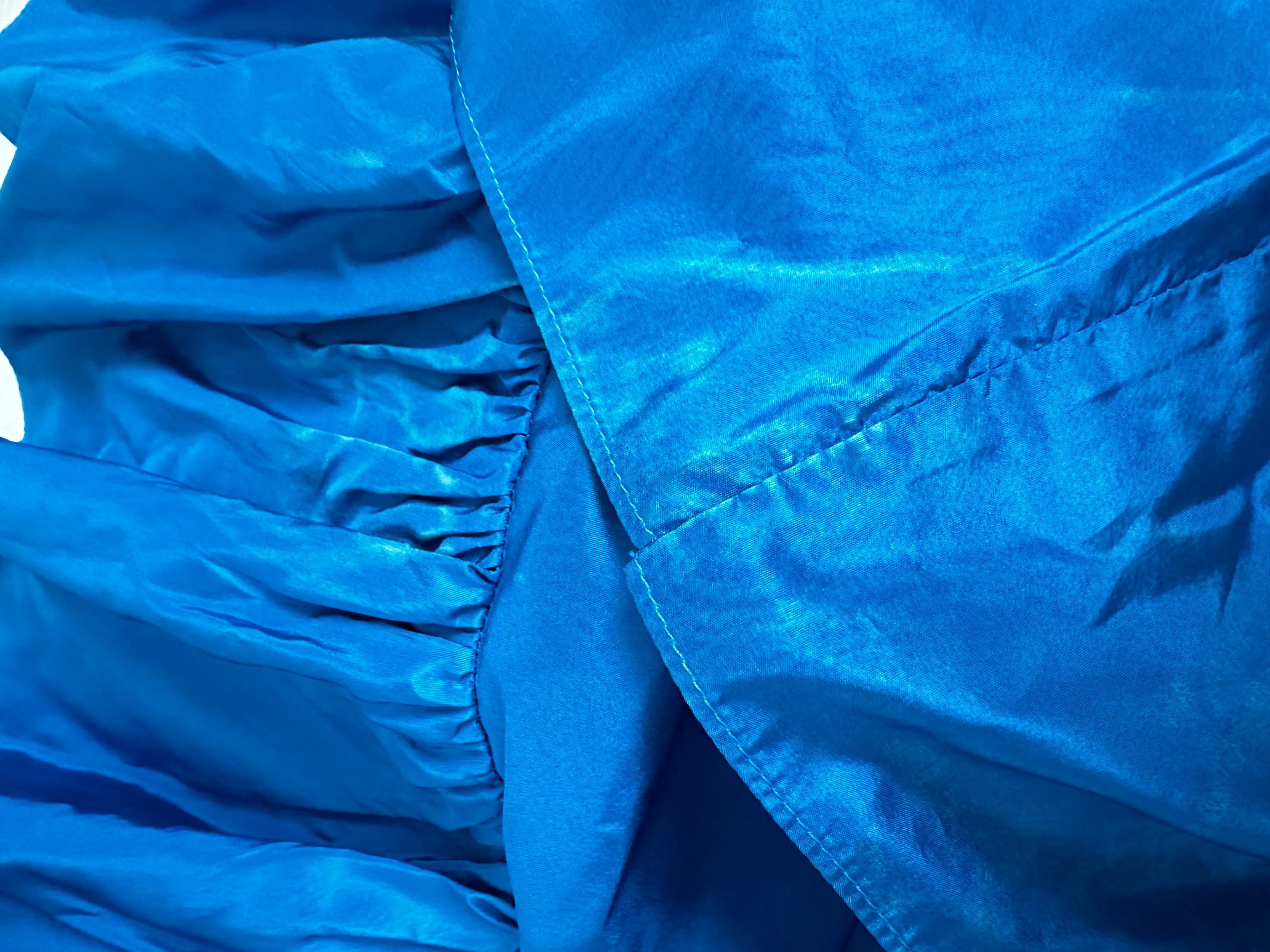 Robe longue bleue à volants Roberto Cavalli 2005 en vente 3